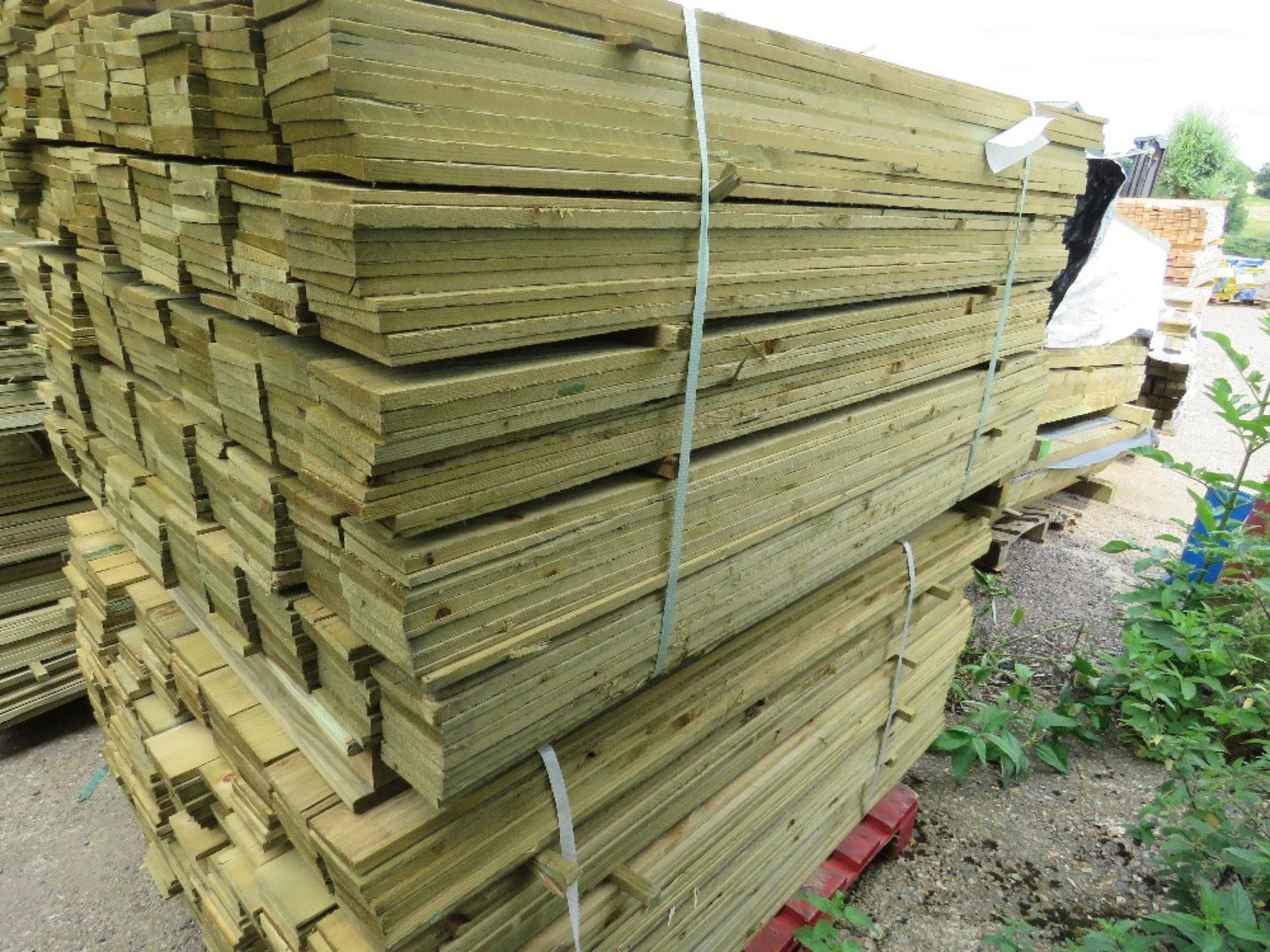 2 LARGE PACKS OF FEATHER EDGE TIMBER CLADDING 1.5Mx10CM - Image 3 of 4
