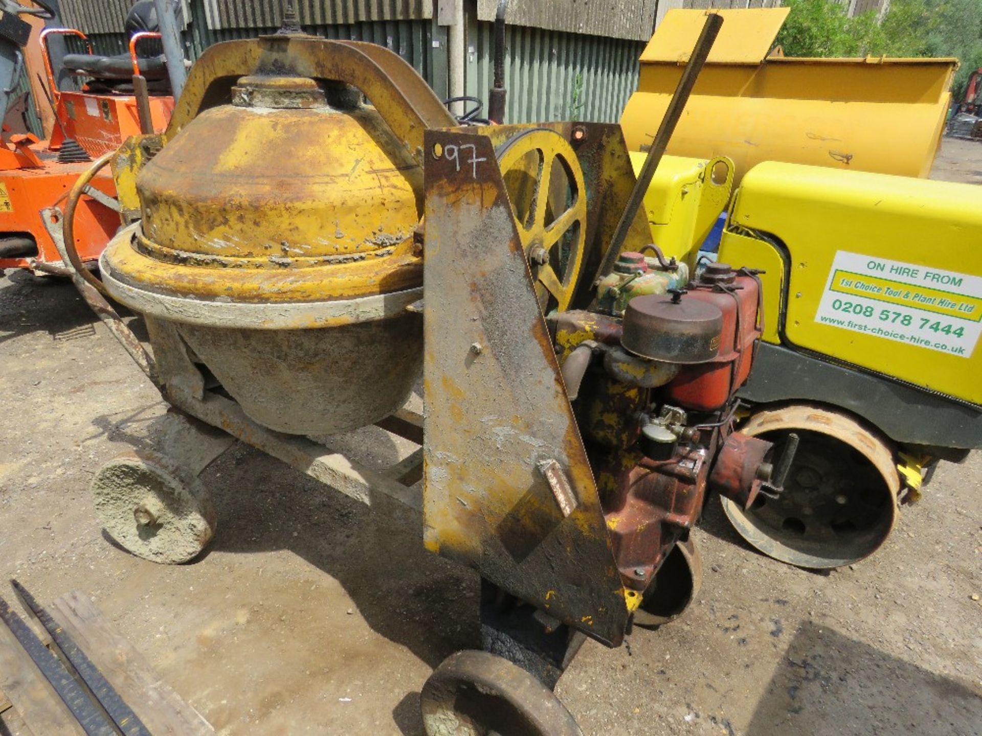 LISTER ENGINED DIESEL MIXER WITH HANDLE, WHEN TESTED WAS SEEN TO RUN AND DRUM TURNED