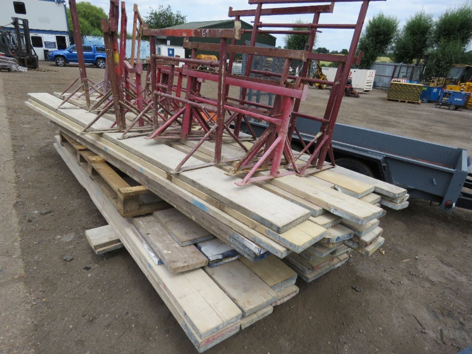 APPROX 55 ASSORTED LENGTH SCAFFOLD BOARDS PLUS APPROX 21 TRESTLES - Image 2 of 4