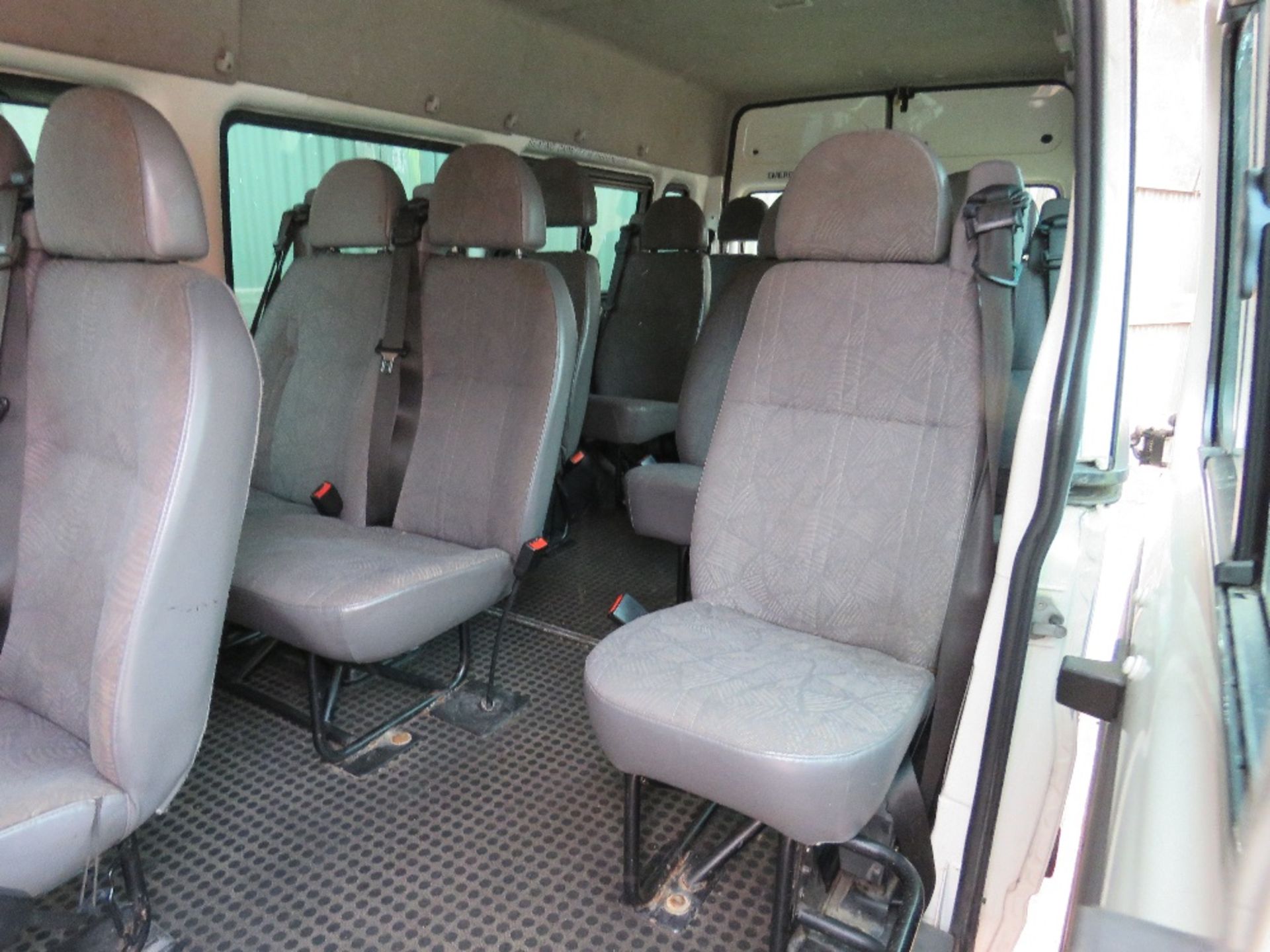 FORD TRANSIT 17-SEATER MINIBUS, NON RUNNER, REG: YB05 BXN, WITH V5 15\% BP ON THIS LOT - Image 3 of 8