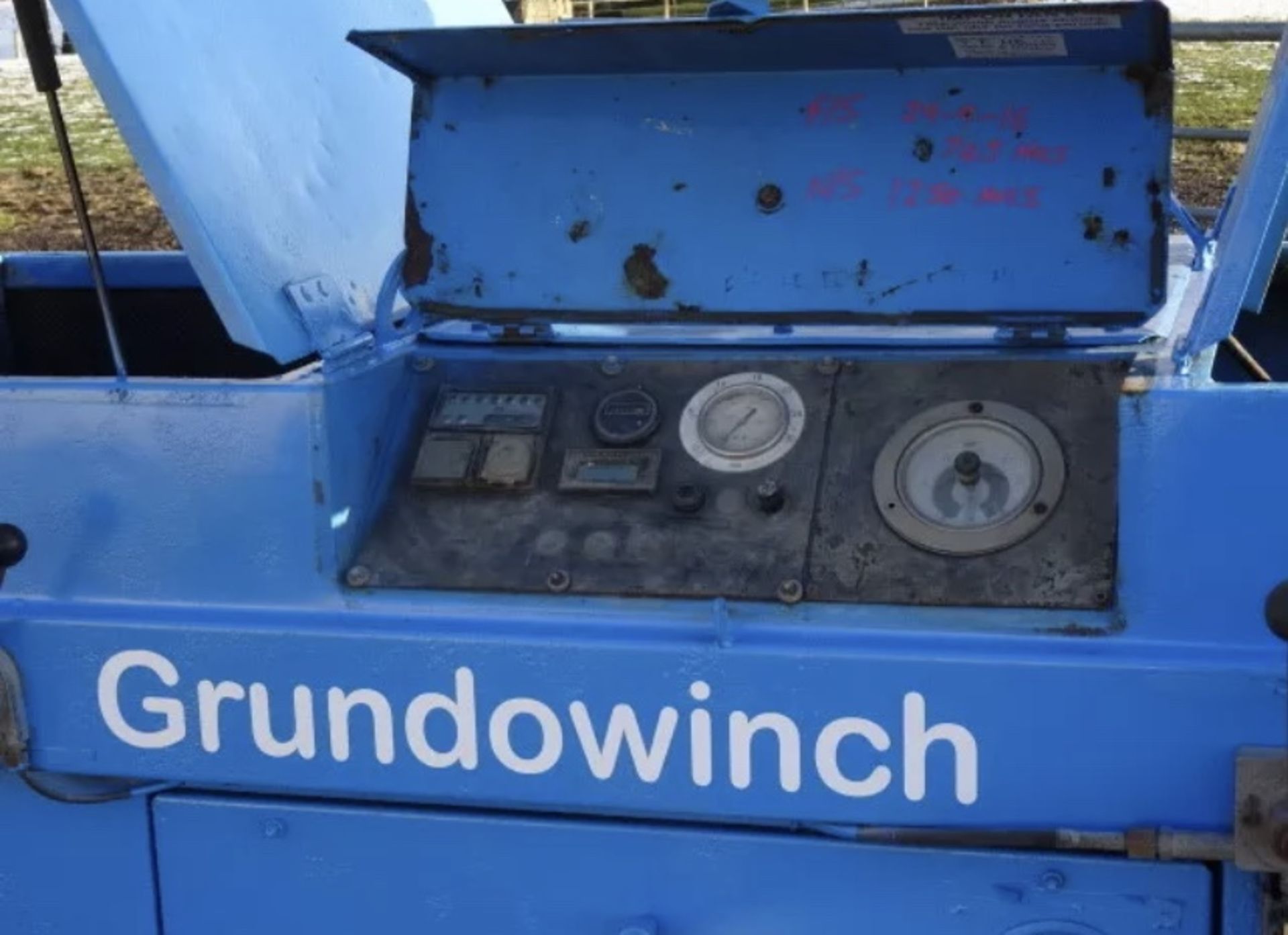 GRUNDOWINCH KW3000 BAGELA TRAILER MOUNTED DIESEL ENGINED 3 TONNE RATED CABLE WINCH UNIT. YEAR 2005 - Image 4 of 11