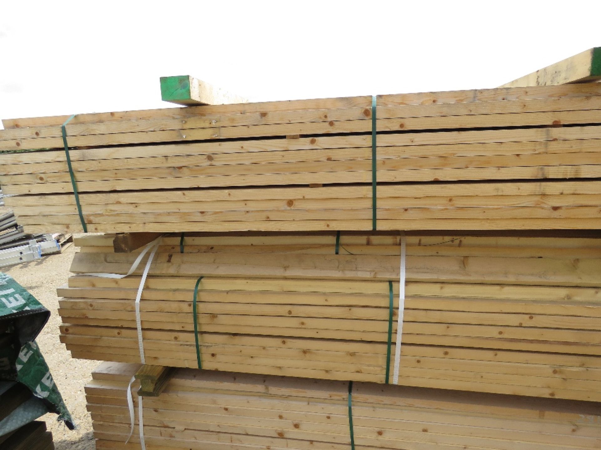 3X PACKS OF UNTREATED TIMBER POSTS WITH SHAMFERED EDGE, 2.4M LENGTH, APPROX 360 LENGTHS - Image 4 of 5