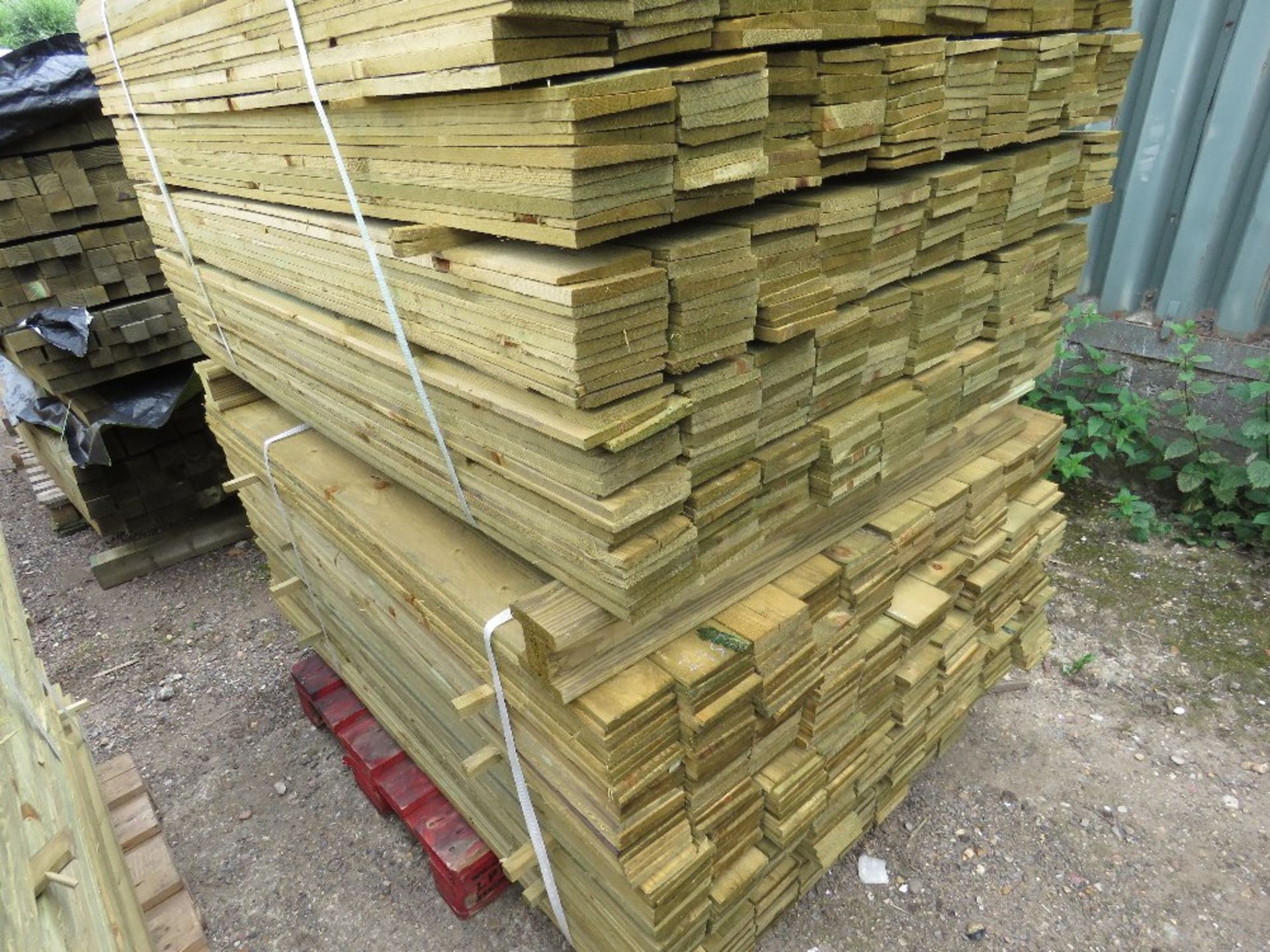 2 LARGE PACKS OF FEATHER EDGE TIMBER CLADDING 1.5Mx10CM
