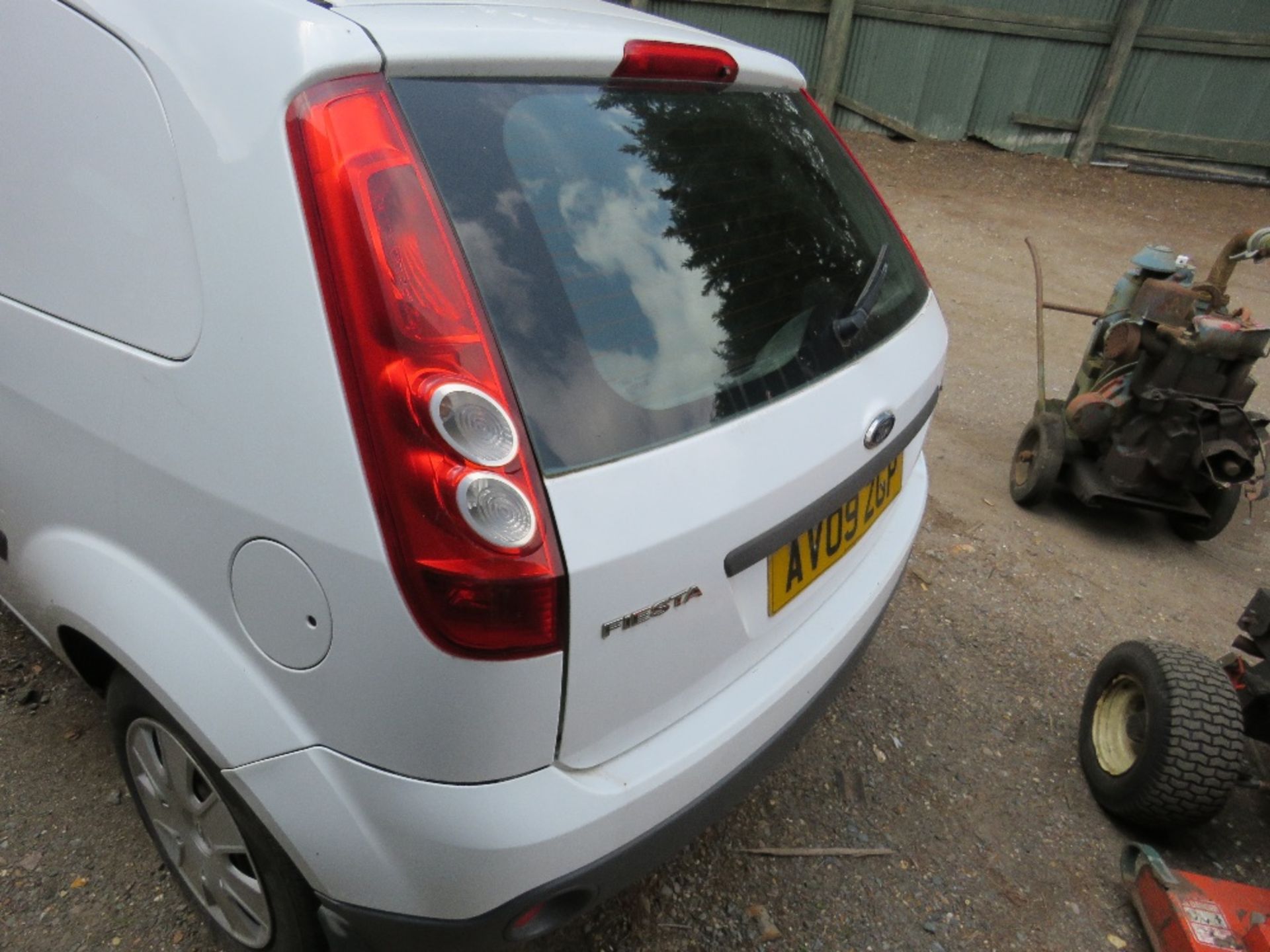 FORD FIESTA PANEL VAN REG: AV09 ZGP TESTED TILL 05/08/19, DIRECT FROM LOCAL COMPANY AS PART OF THEIR - Image 5 of 6