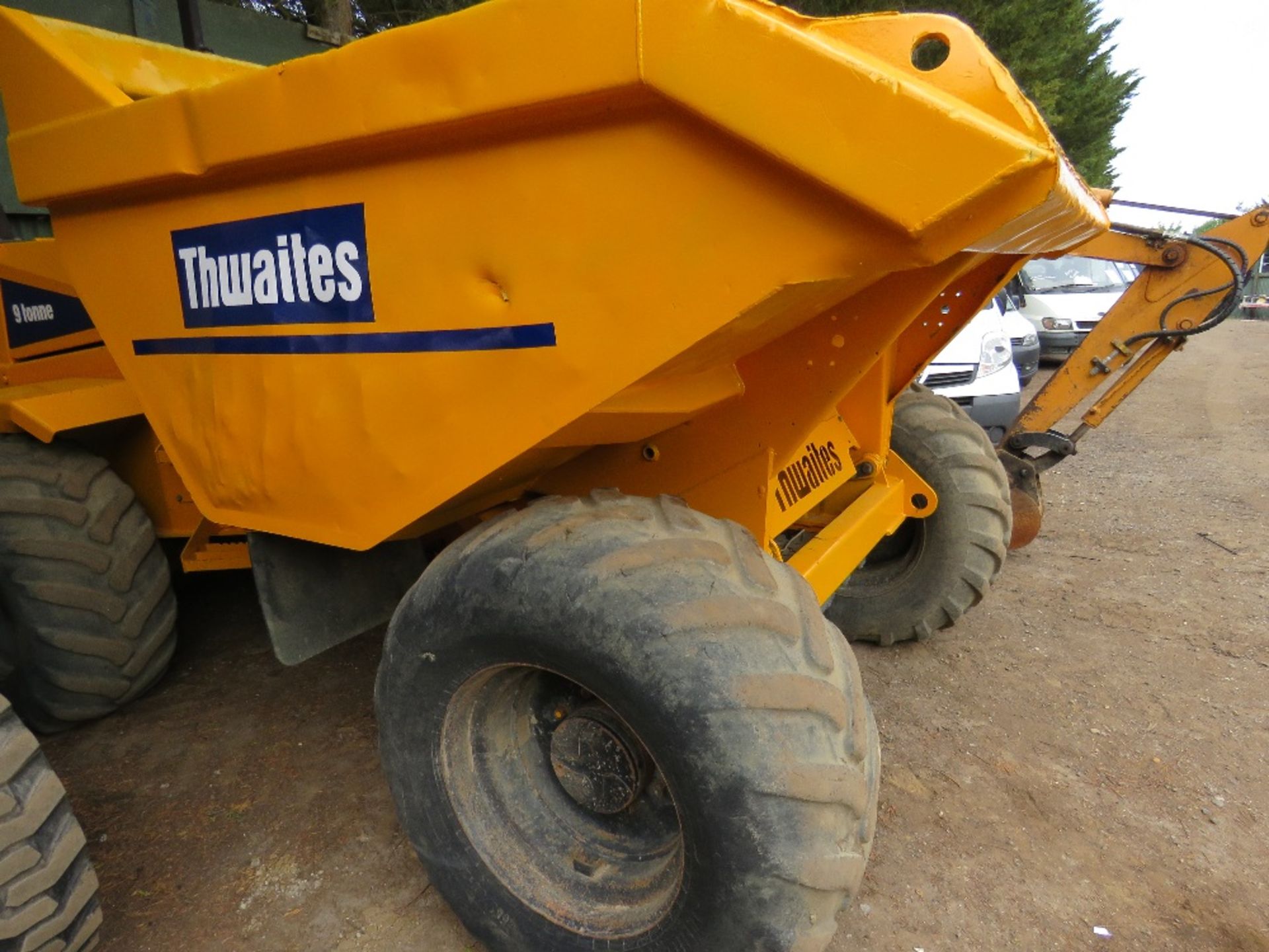 THWAITES 9 TONNE DUMPER, YEAR 2007, 3283 REC HRS, SN:SLCM90ZZ703B2303, REPAINTED AND NEW - Image 2 of 9