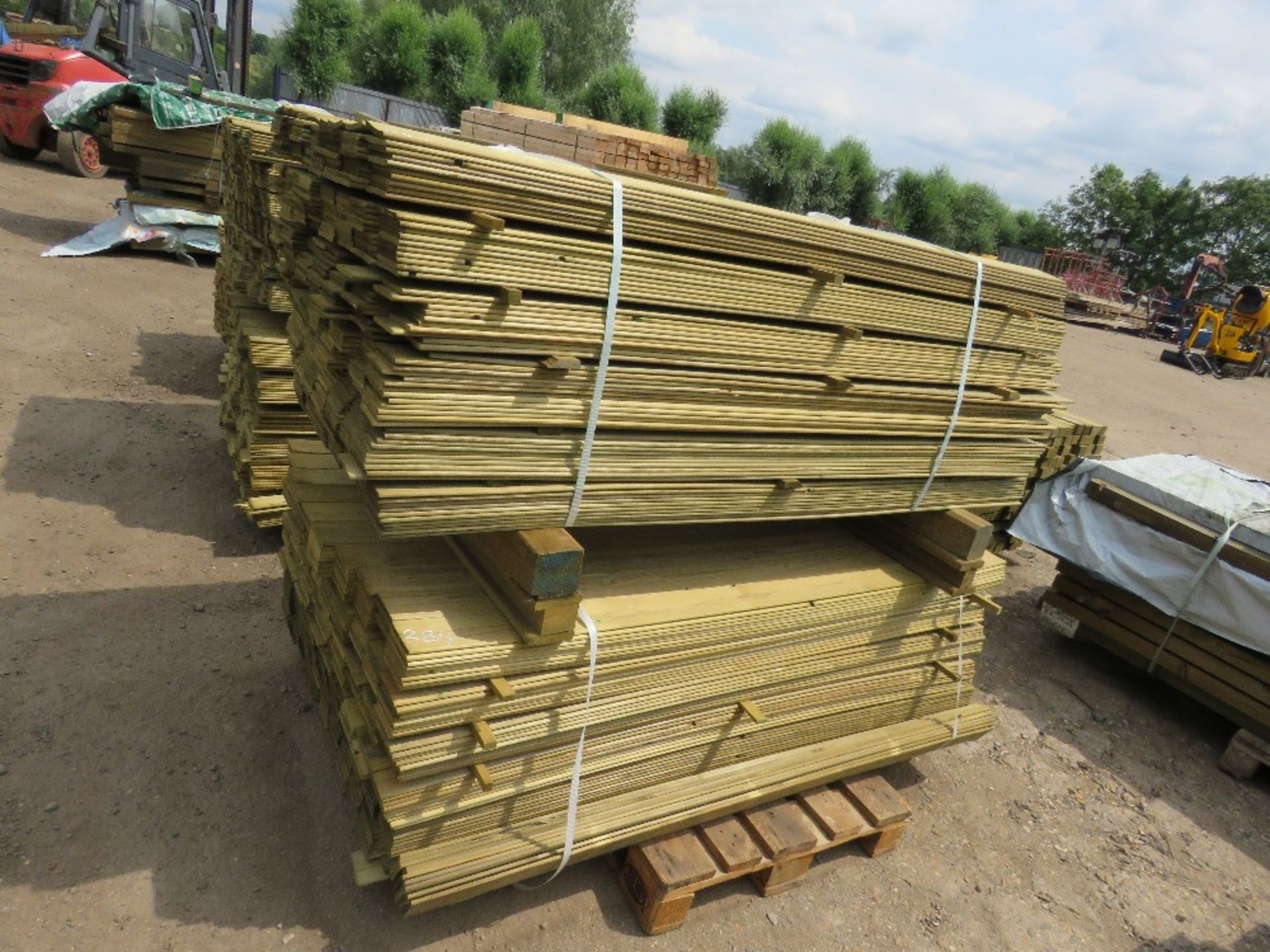 2X PACKS OF 10CMx1.75M MACHINED FENCE CLADDING TIMBER SLATS - Image 2 of 4