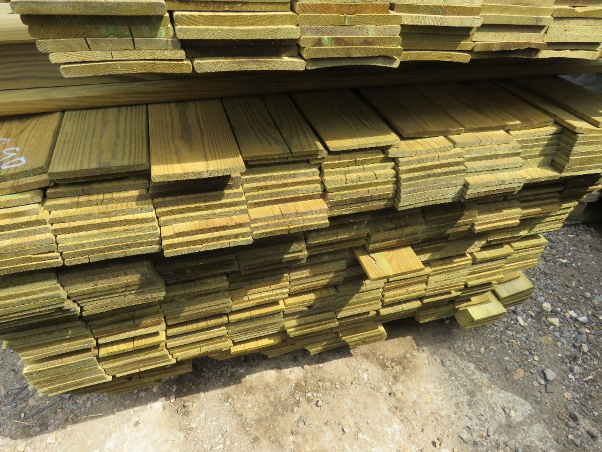 2 PACKS OF MACHINED FENCING CLADDING, 10CM WIDE, 1.75M LENGTH APPROX - Image 3 of 4