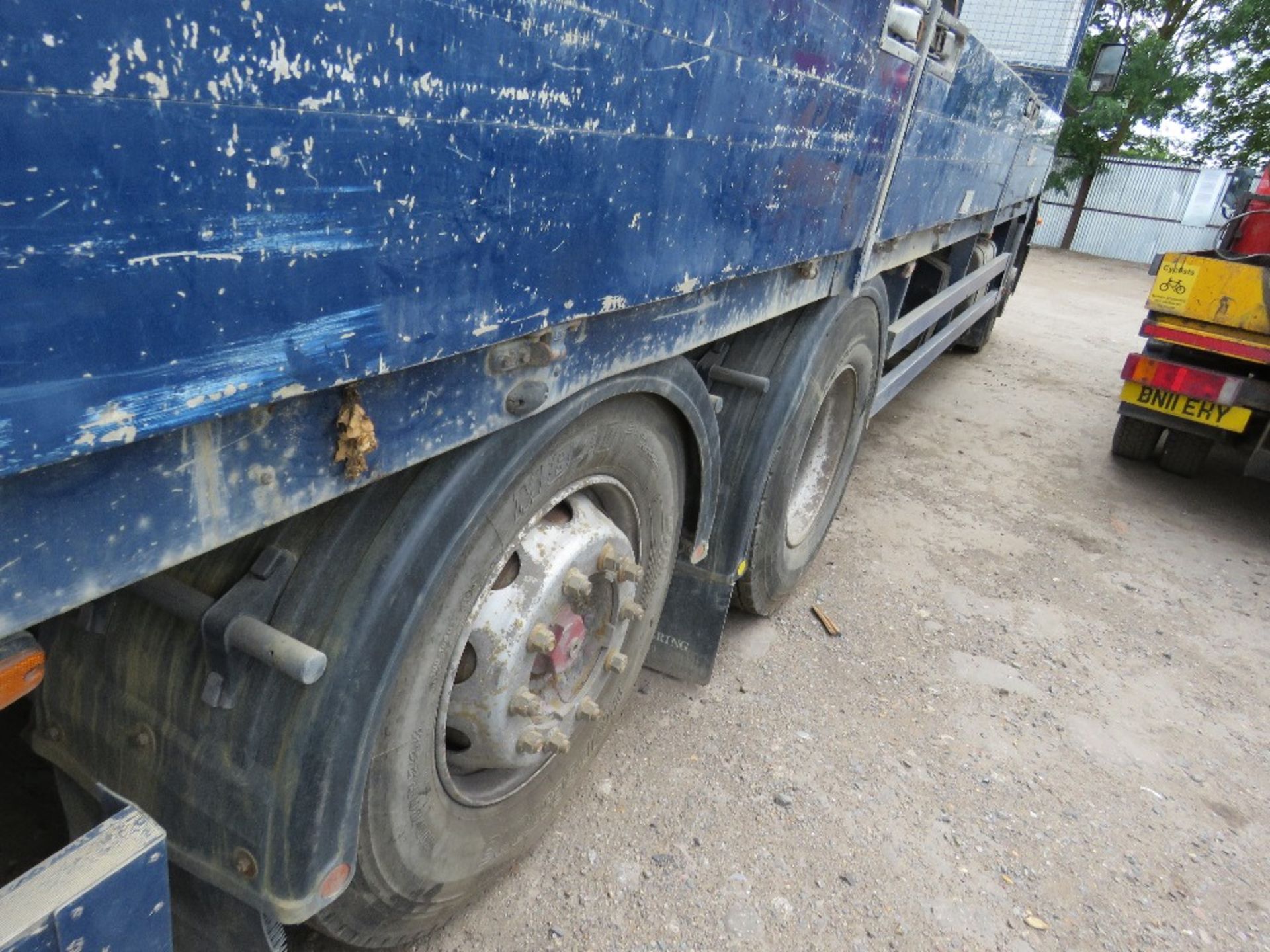 IVECO 6X2 DROP SIDE 26TONNE LORRY REG: AE54 AZP WITH REAR PALFINGER PK1200 CRANE AND BLOCK GRAB, - Image 7 of 7