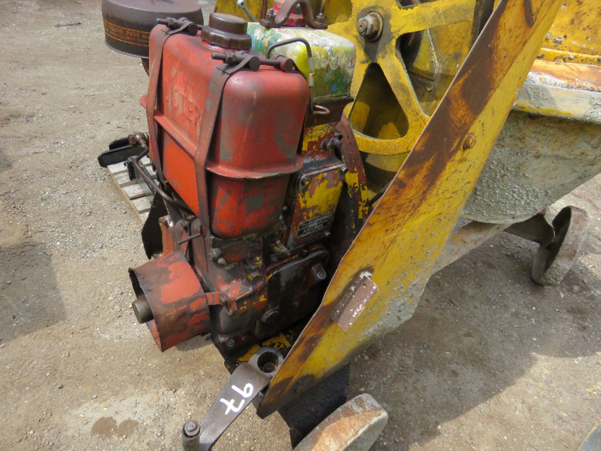 LISTER ENGINED DIESEL MIXER WITH HANDLE, WHEN TESTED WAS SEEN TO RUN AND DRUM TURNED - Image 3 of 4