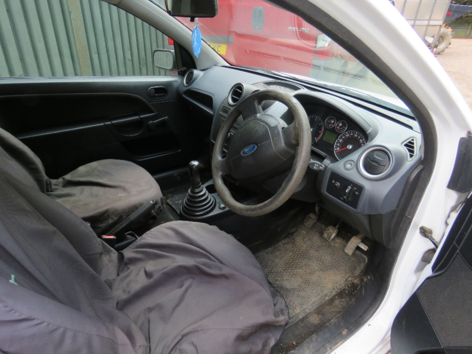 FORD FIESTA PANEL VAN REG: AV09 ZGP TESTED TILL 05/08/19, DIRECT FROM LOCAL COMPANY AS PART OF THEIR - Image 3 of 6