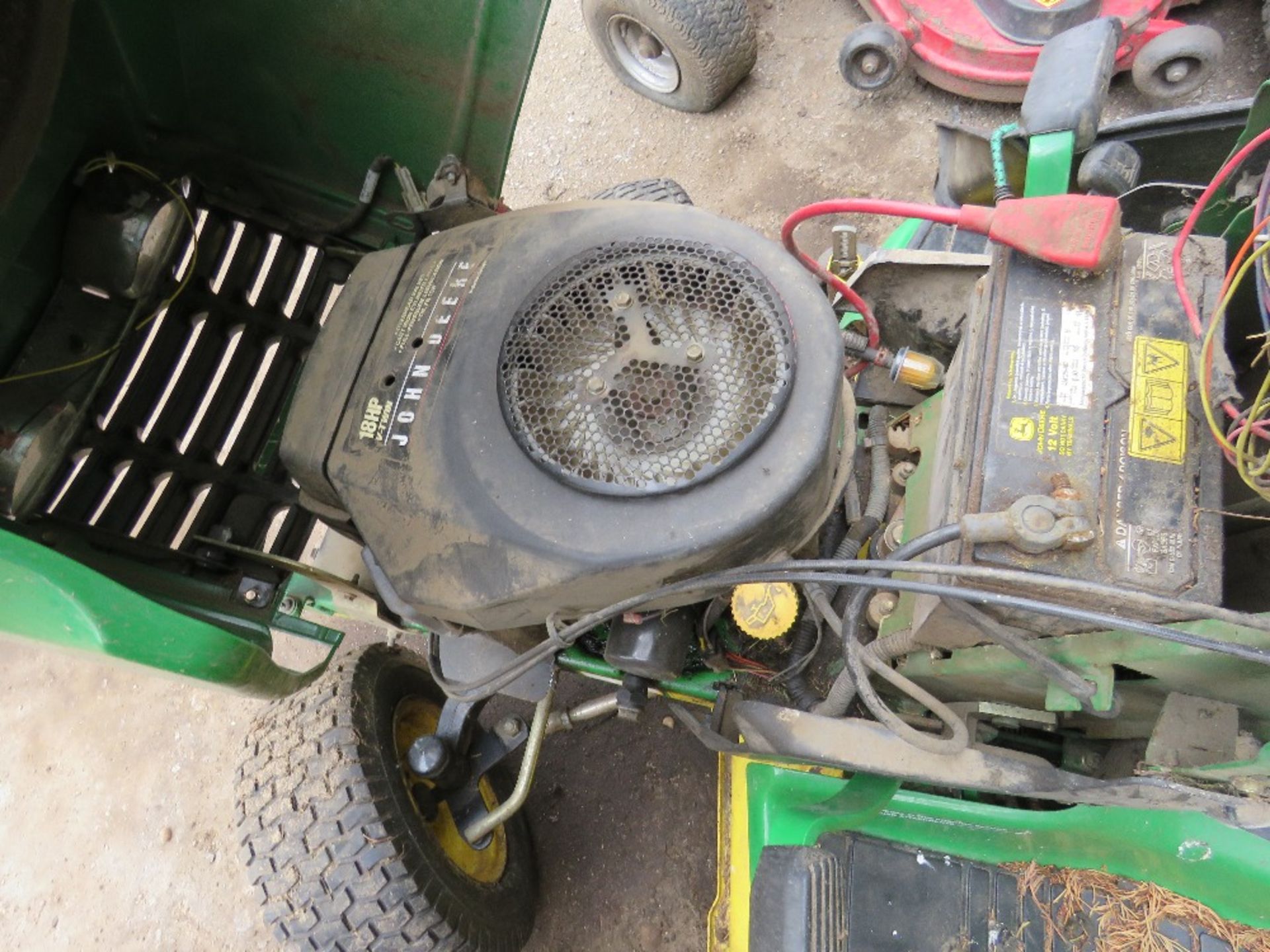 JOHN DEERE GT235 RIDE ON MOWER YR2003 when tested was seen to start, run and drive - Image 3 of 4