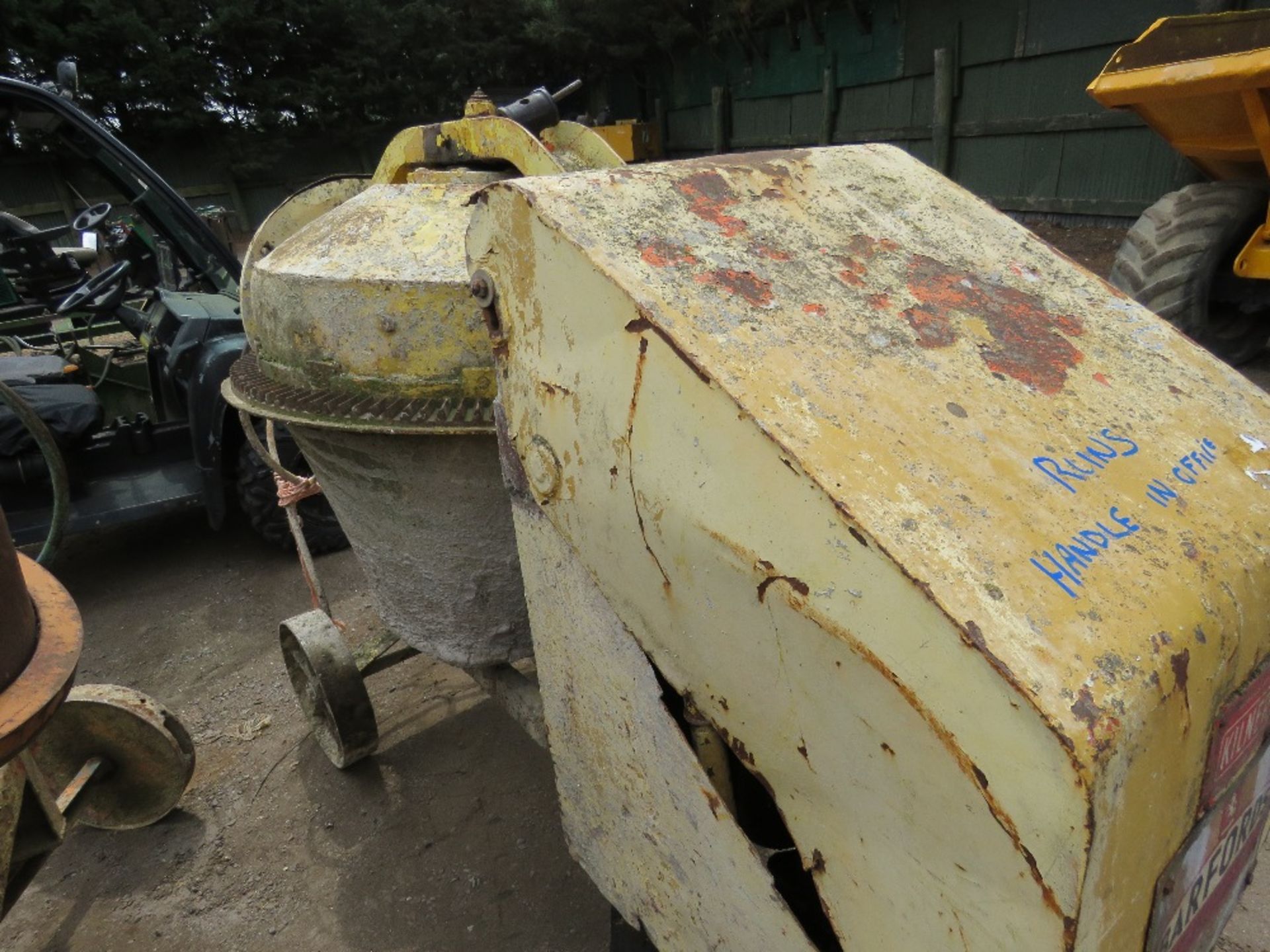 HANDLE START DIESEL SITE MIXER C/W HANDLE, WHEN TESTED WAS SEEN TO RUN AND DRUM TURNED - Image 3 of 3