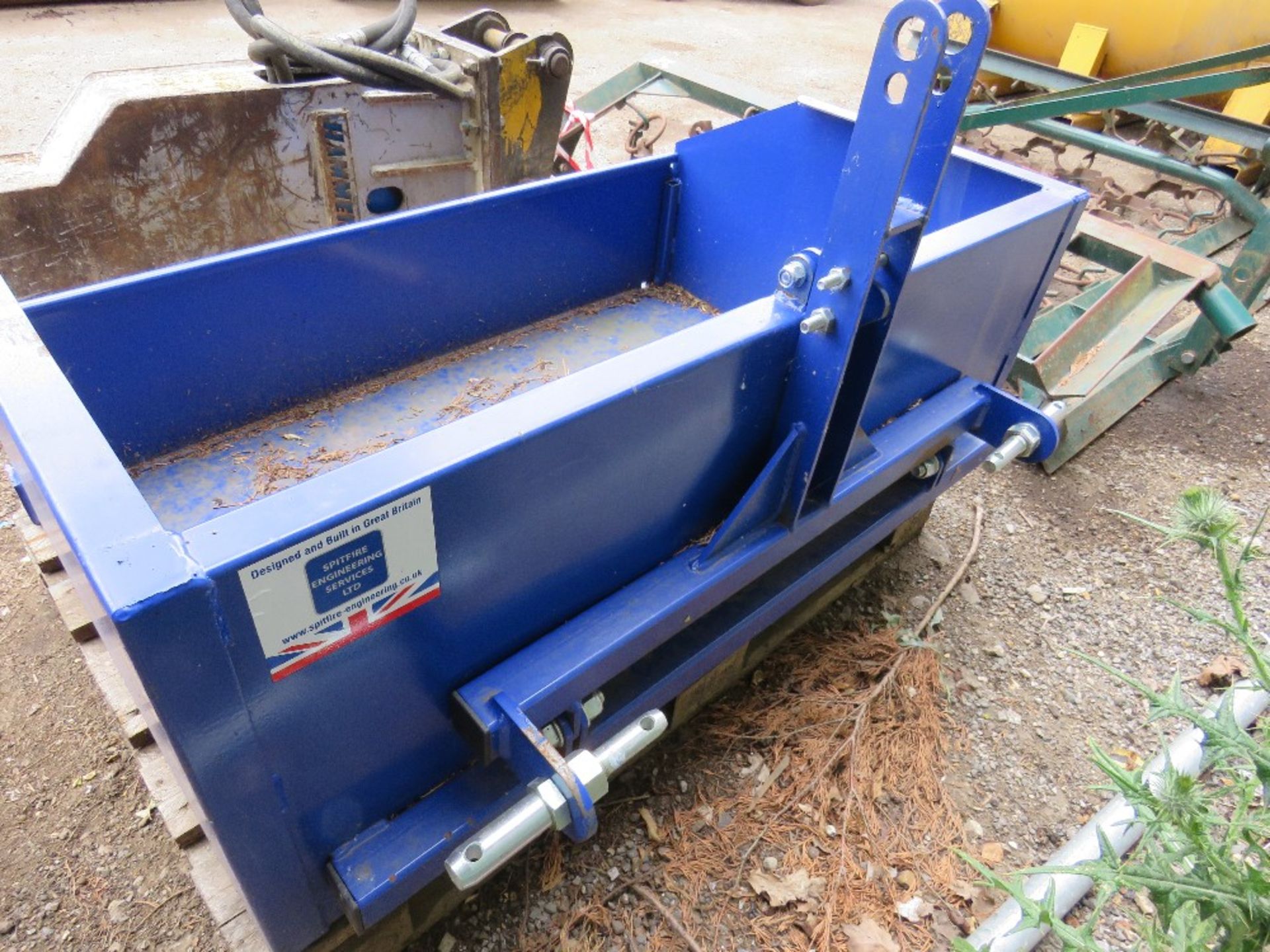 Tractor transport box - Image 2 of 2