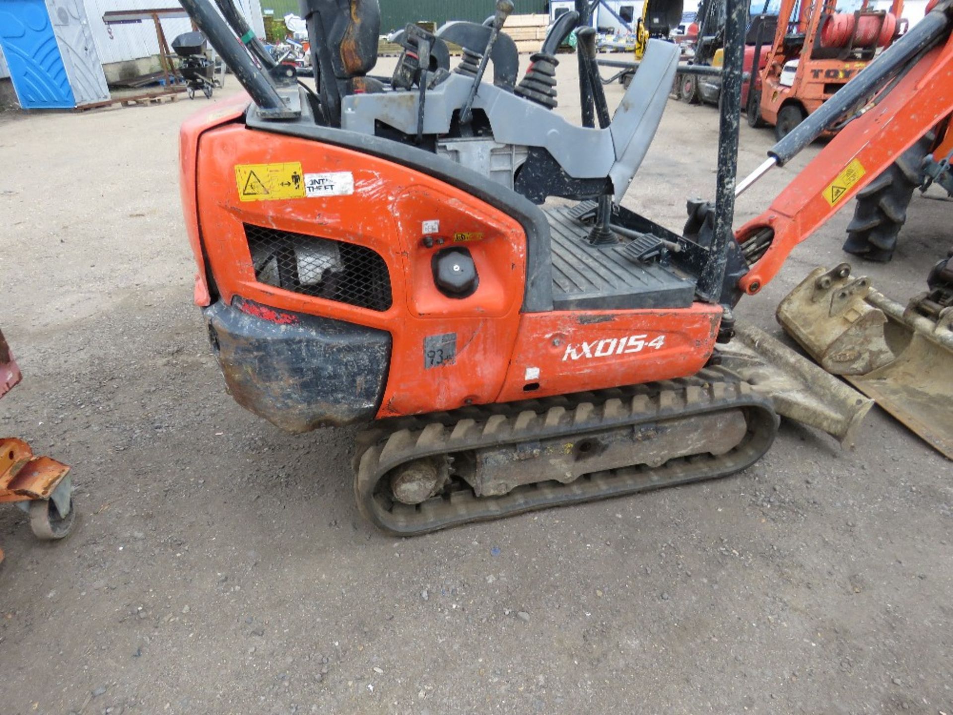 KUBOTA 1.5TONNE DIGGER KUBOTA KX015-4 1.5TONNE MINI DIGGER, YEAR 2015 BUILD. SUPPLIED WITH 2 X - Image 4 of 10