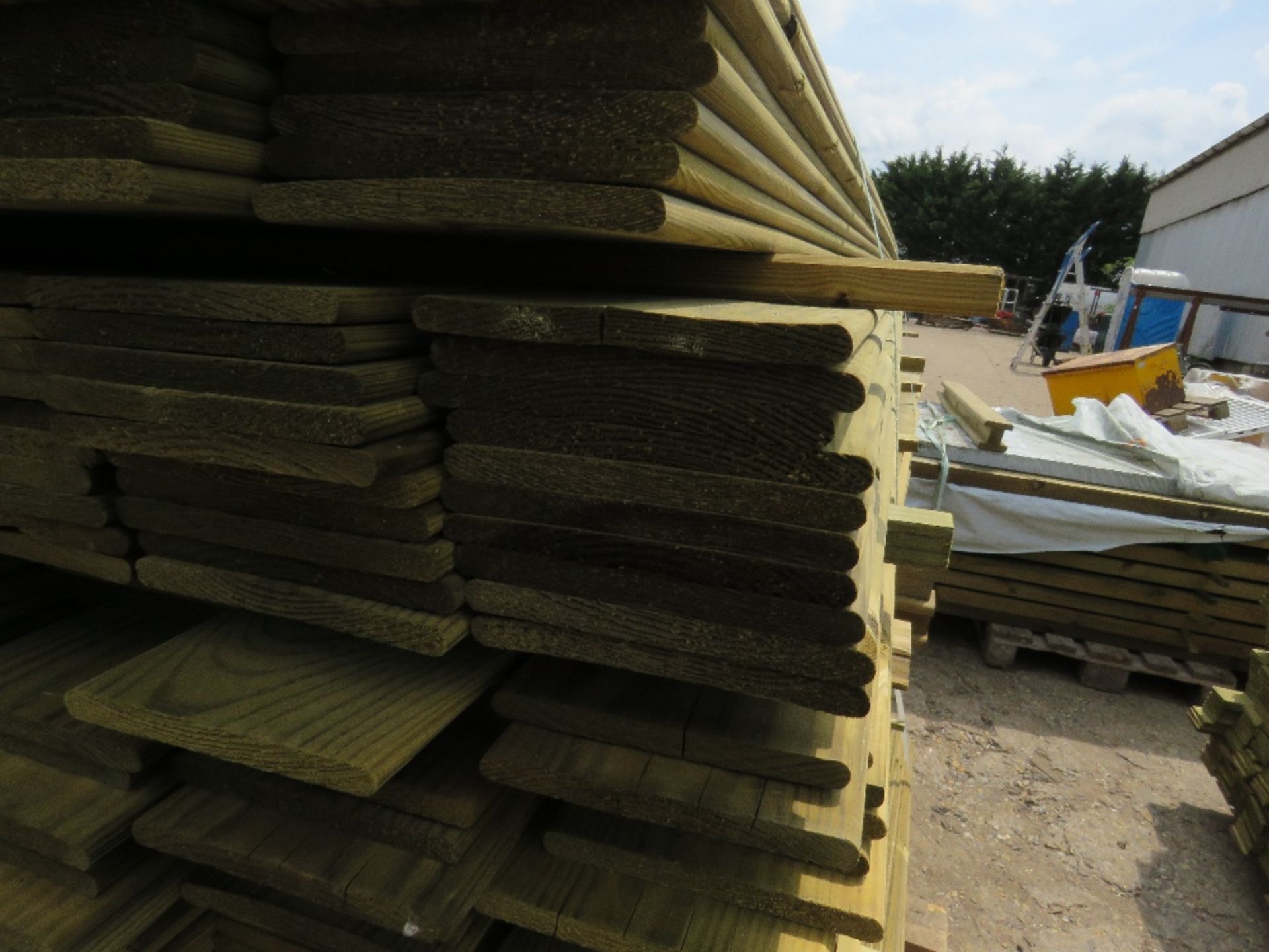 2X PACKS OF 10CMx1.75M MACHINED FENCE CLADDING TIMBER SLATS - Image 3 of 4