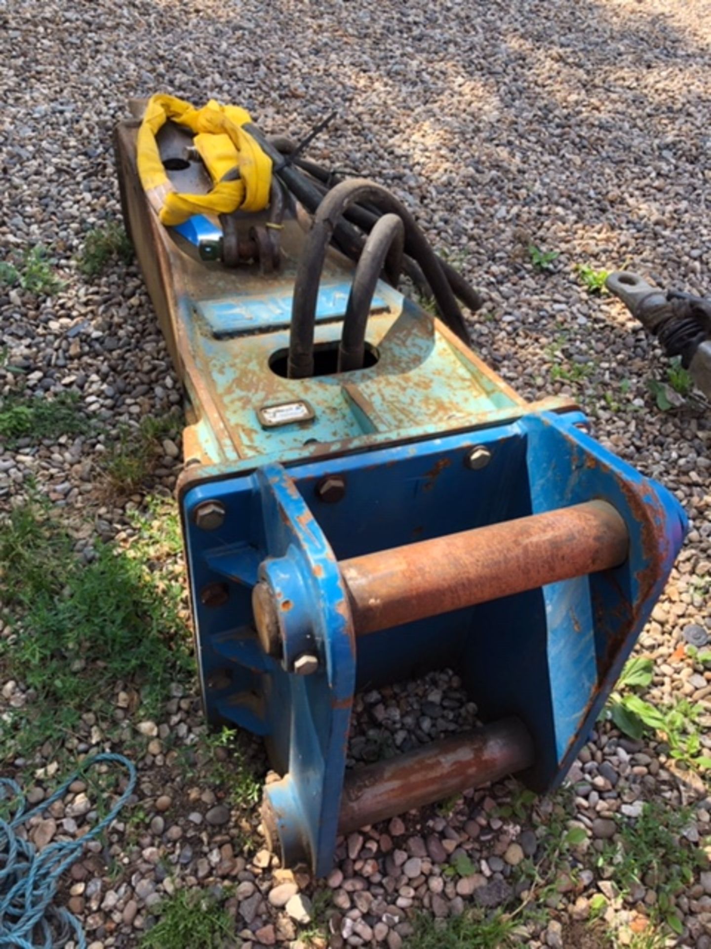 LARGE SIZED EXCAVATOR BREAKER CURRENTLY ON 70MM PINS . SOLD UNDER THE AUCTIONEERS MARGIN SCHEME SO