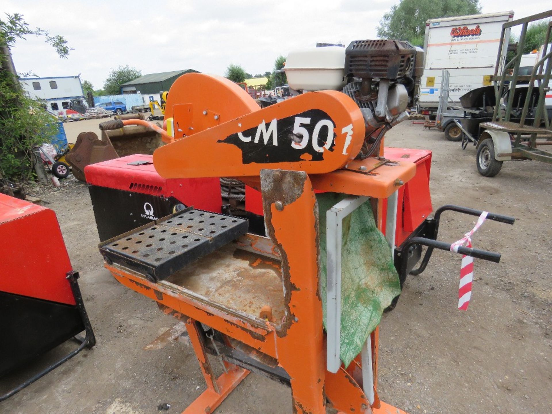 PETROL ENGINED CLIPPER SAWBENCH - Image 3 of 3