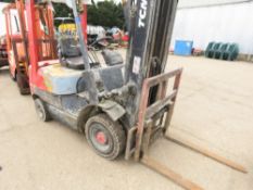 TCM CONTAINER SPEC FHD18Z8 DIESEL FORKLIFT WITH SIDE SHIFT ON SOLID TYRES, YEAR 1999, 1.8 TONNE LIFT