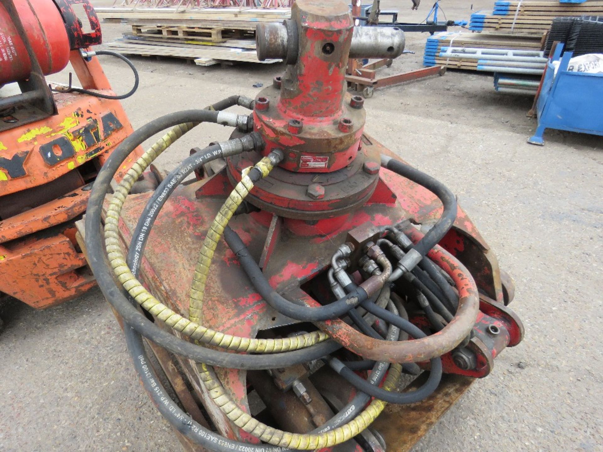 LOG / PIPE GRAB FOR 20TONNE EXCAVTOR C/W ROTATOR - Image 3 of 4