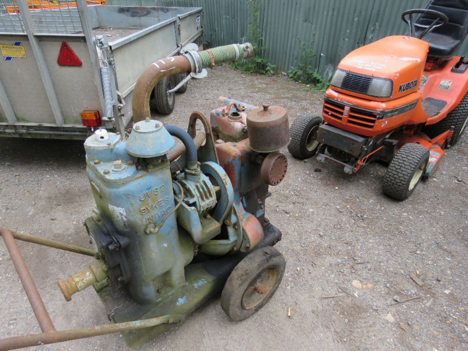 LISTER SYKES DIESEL ENGINED WATER PUMP - Image 2 of 3