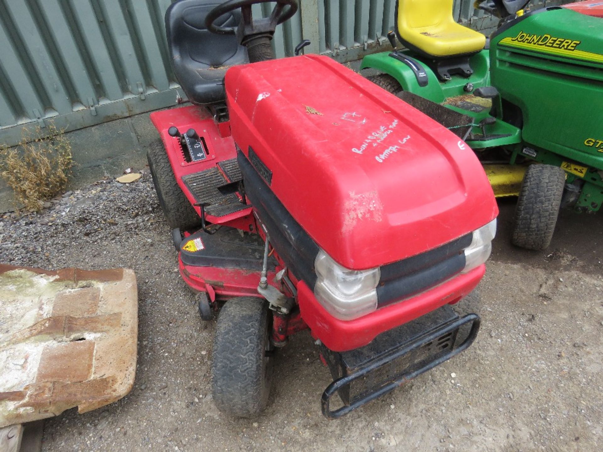 WESTWOOD S1300 RIDE ON MOWER when tested was seen to start, run and drive - Image 2 of 4