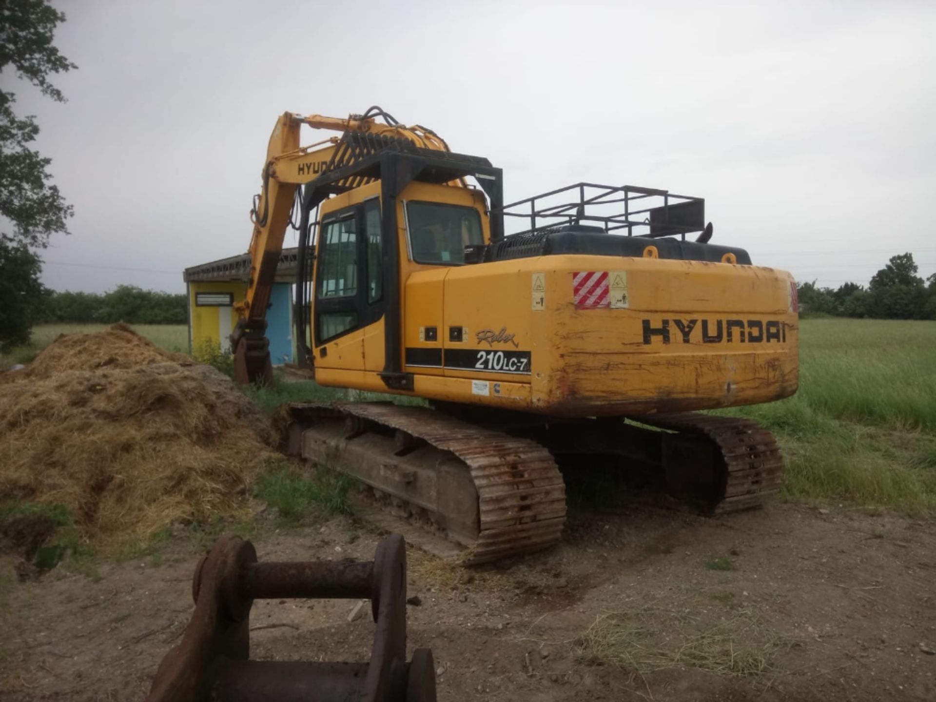HYUNDAI 210LC-7 21TONNE EXCAVATOR BELIEVED TO BE YEAR 2004 BUILD. WHEN TESTED WAS SEEN TO RUN,