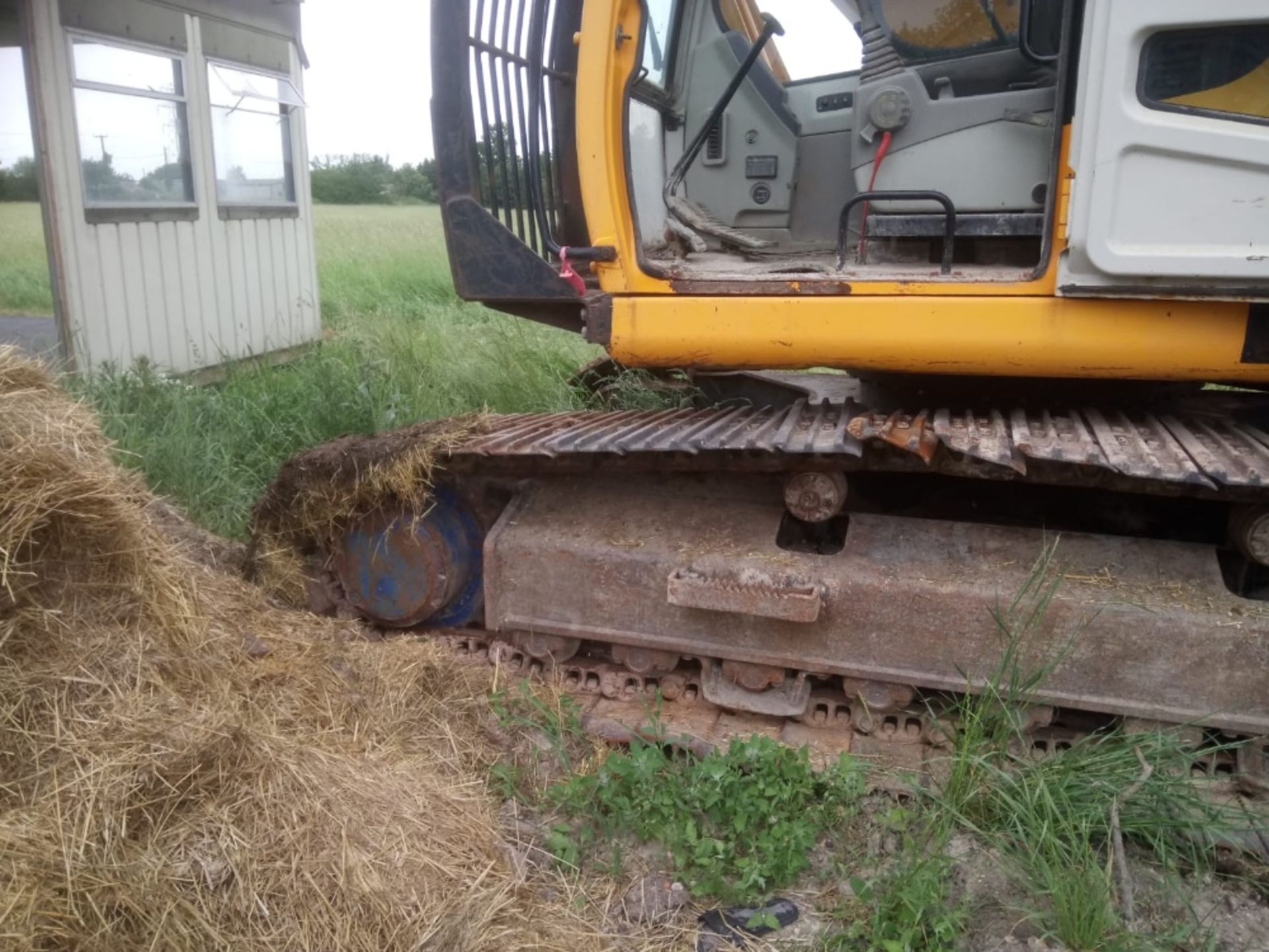 HYUNDAI 210LC-7 21TONNE EXCAVATOR BELIEVED TO BE YEAR 2004 BUILD. WHEN TESTED WAS SEEN TO RUN, - Image 2 of 9