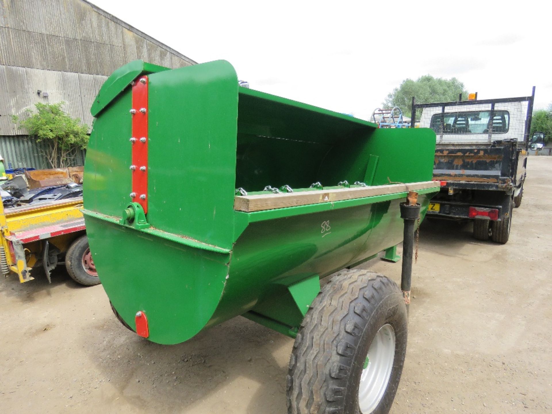 Muck spreader, little used