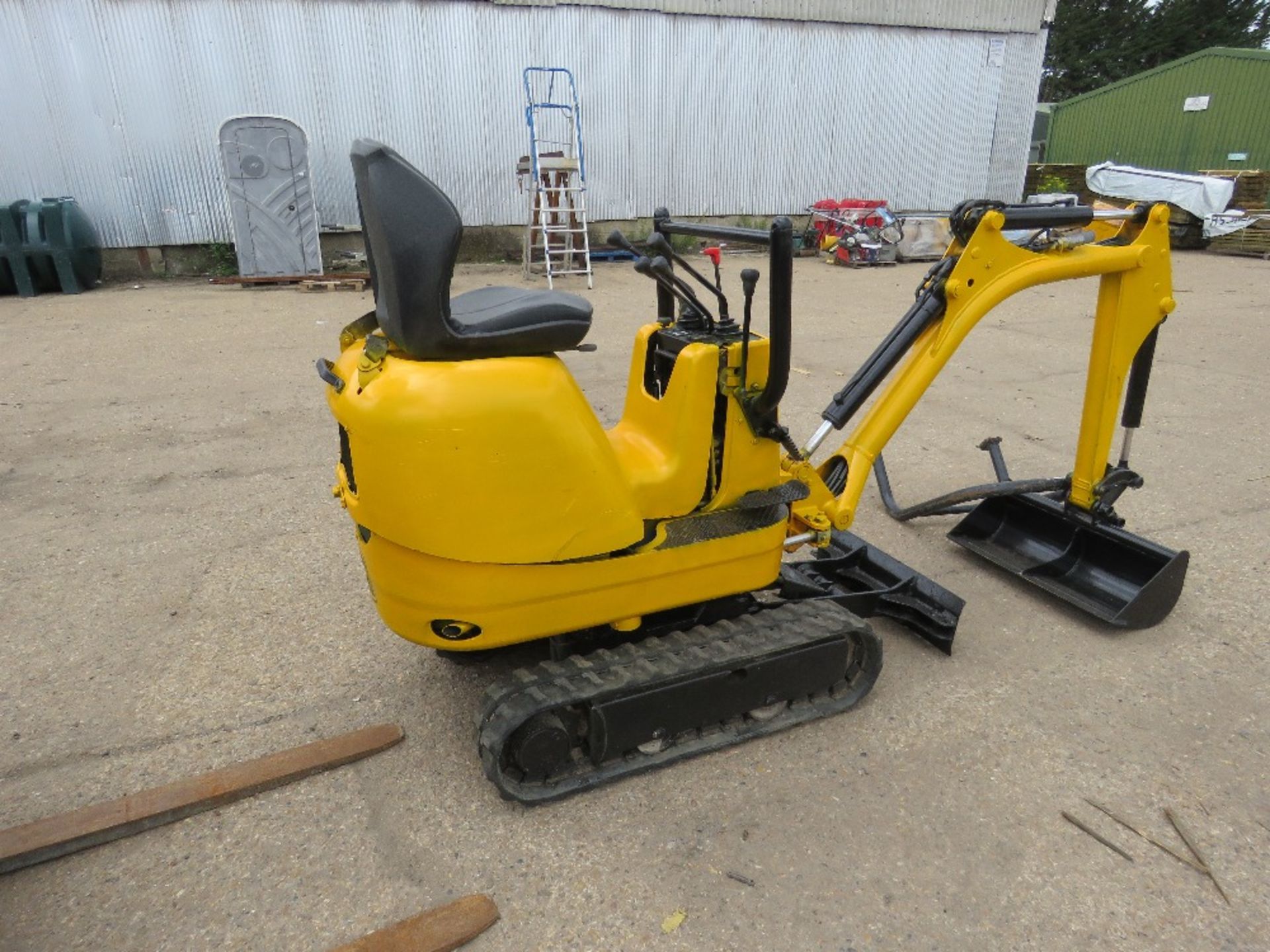 JCB 8008CTS MICRO EXCAVATOR C/W 1 GRADING BUCKET, YEAR 2015, SN: JCB8008A00764702, RECORDED HOURS: - Image 5 of 7