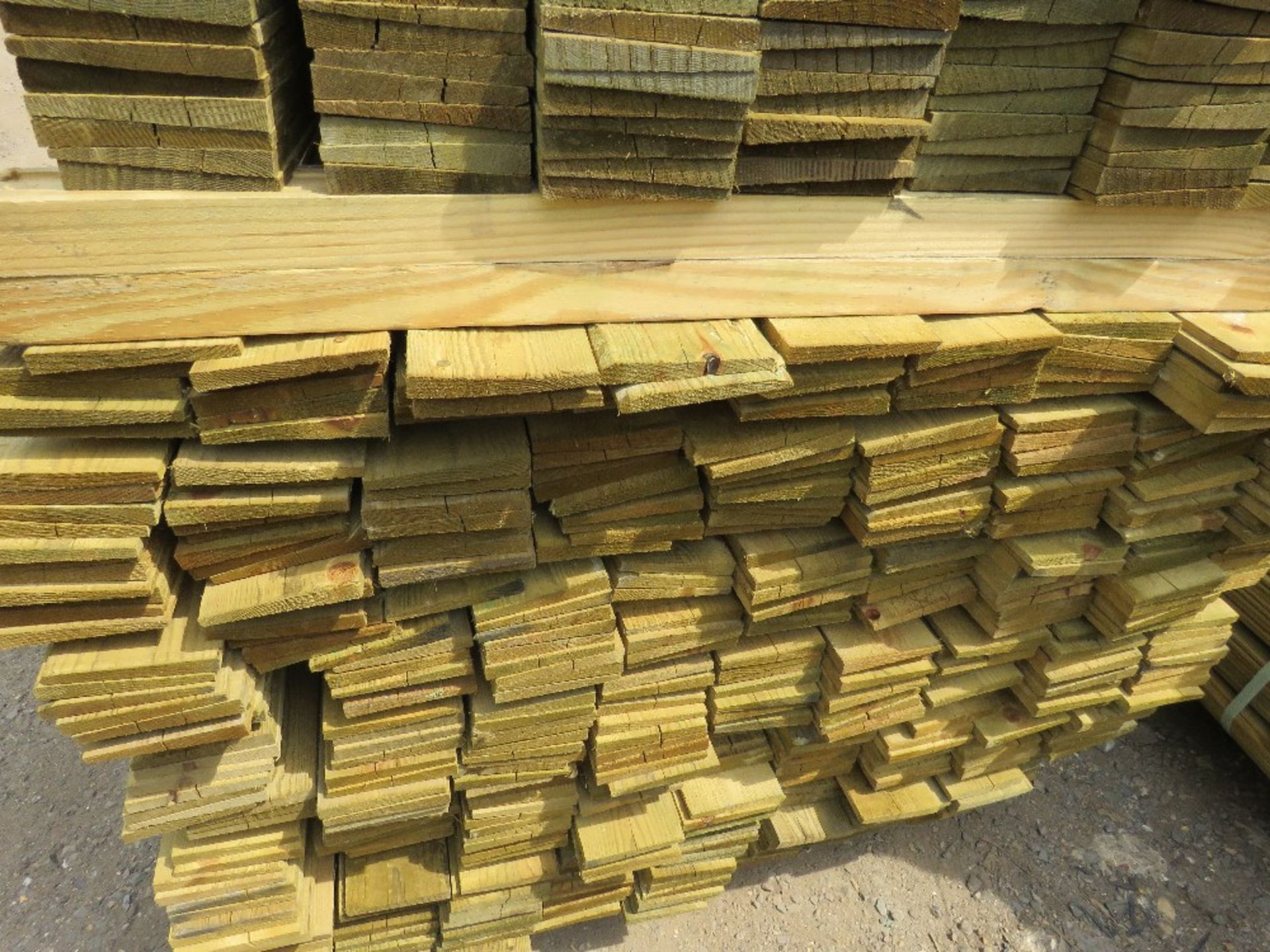 2 PACKS OF FEATHER EDGE TIMBER CLADDING, 10CM WIDE, 1.15M LENGTH - Image 4 of 5