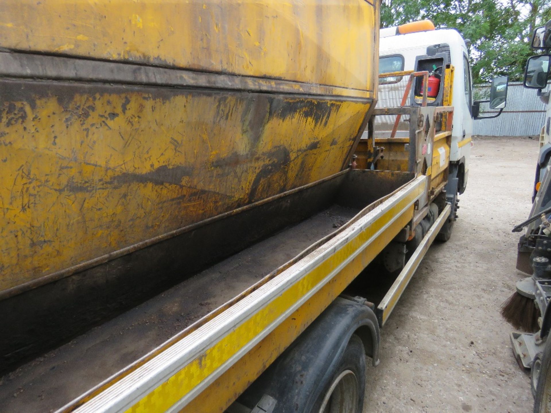 MITSUBISHI FUSO 7.5TONNE LORRY WITH HOT BOX FITTED, REG. BN11 EHY, WITH V5 AND TEST TO 31.08.2019. - Image 6 of 7