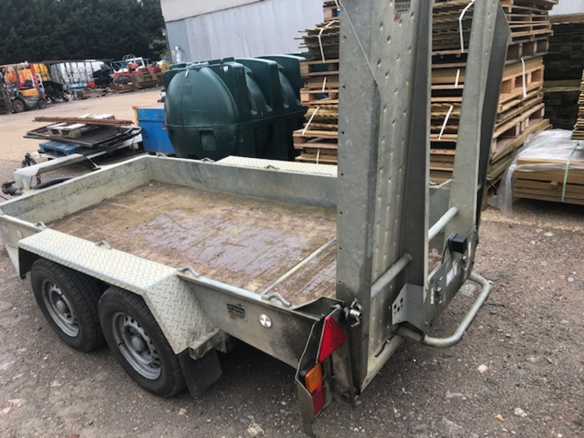 IFOR WILLIAMS 8X4 MINI DIGGER TRAILER, YEAR 2011 (PREVIOUSLY USED WITH LOT 510) USED ON GOLF