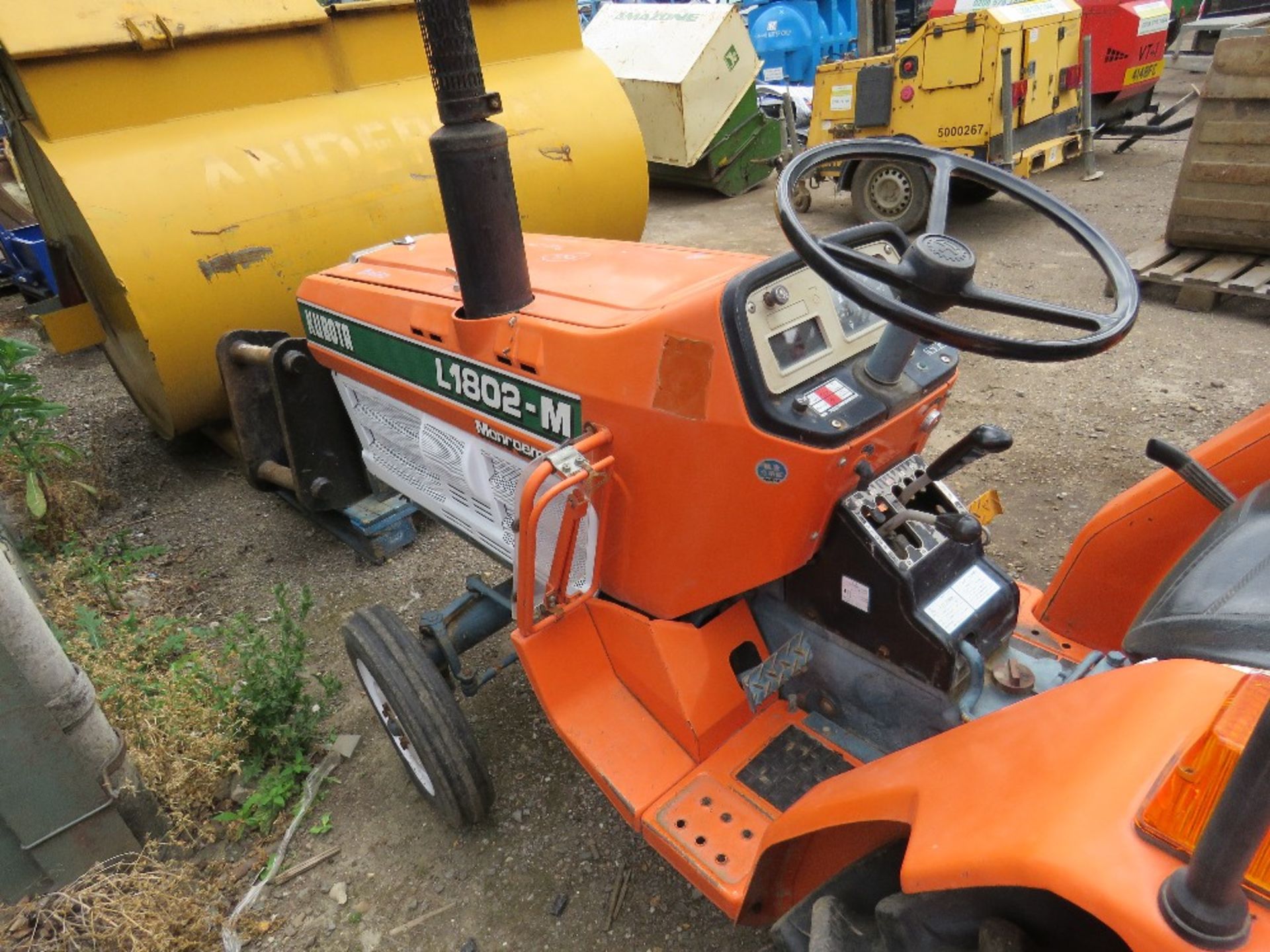 KUBOTA 18HP 2WD COMPACT TRACTOR C/W REAR LINKAGE. WHEN TESTED WAS SEEN TO DRIVE, STEER AND BRAKE - Image 5 of 5