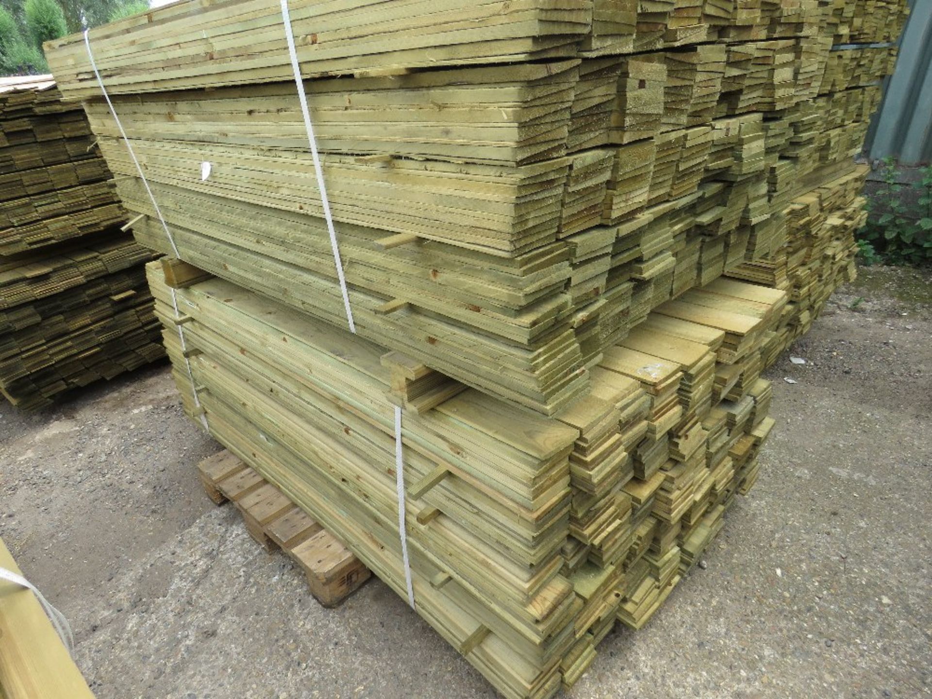 2 LARGE PACKS OF FEATHER EDGE TIMBER CLADDING 1.8Mx10CM