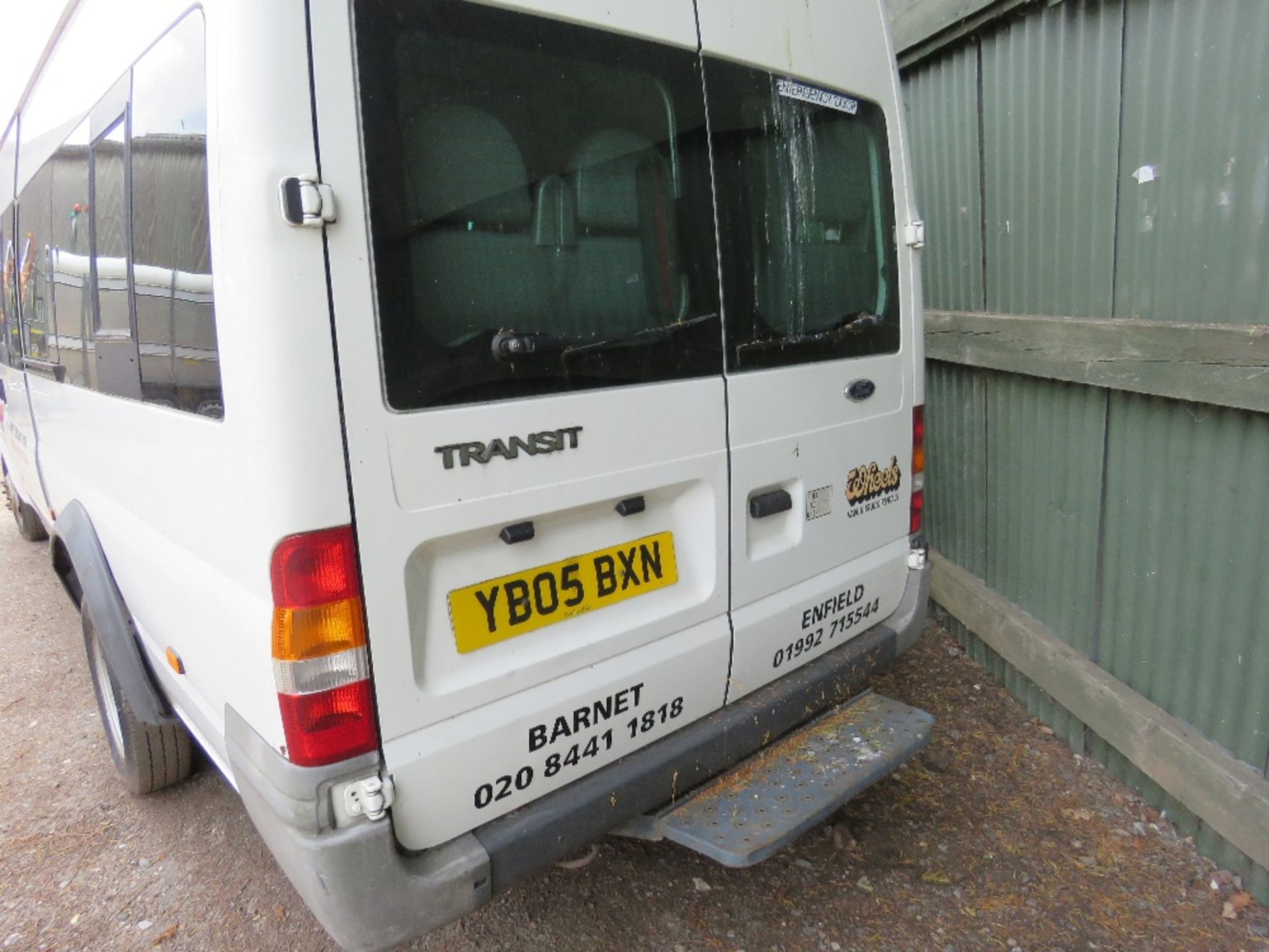 FORD TRANSIT 17-SEATER MINIBUS, NON RUNNER, REG: YB05 BXN, WITH V5 15\% BP ON THIS LOT - Image 4 of 8