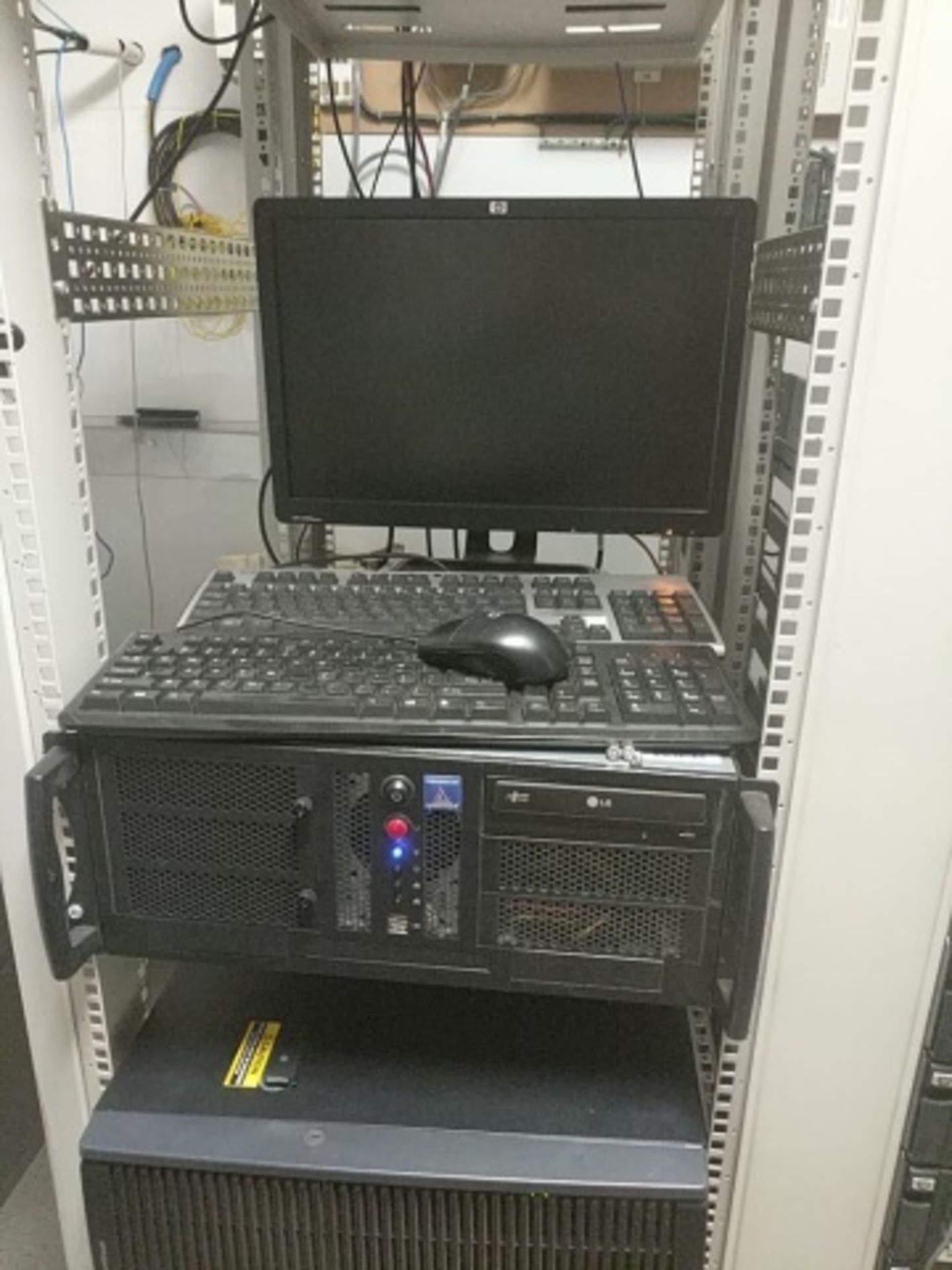 Computer Racks - Image 4 of 8