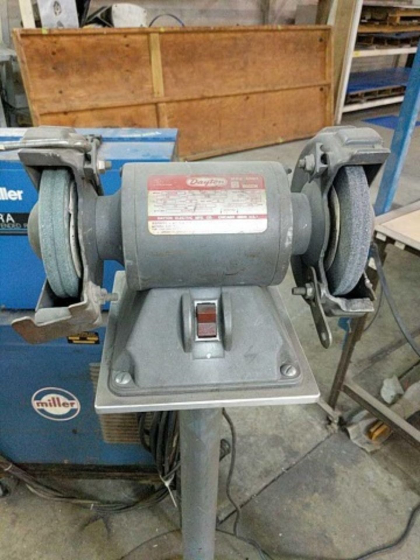 Dayton 2Z425M Double End Bench Grinder