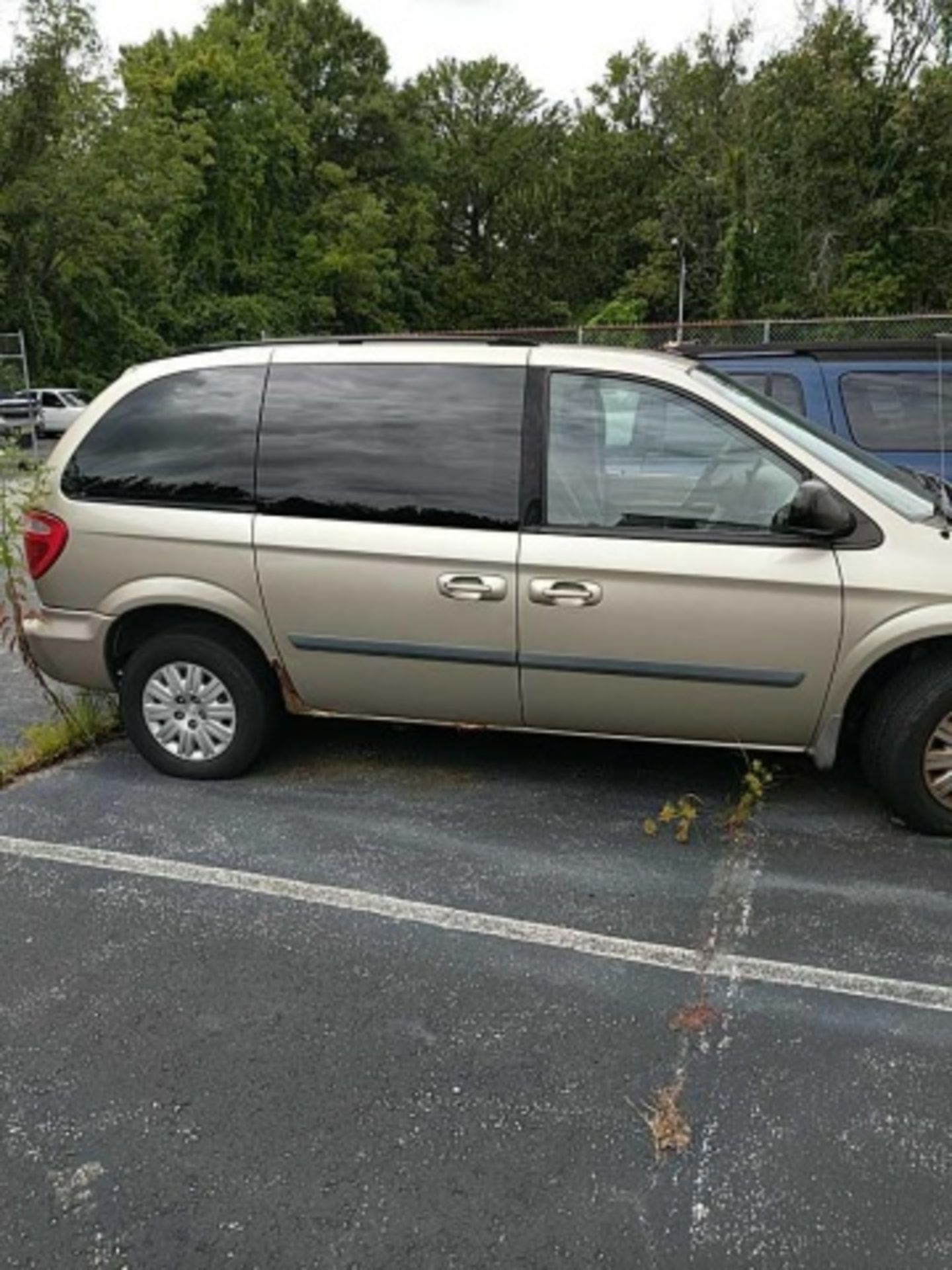 2006 Chrysler Town & Country Minivan - Image 4 of 12