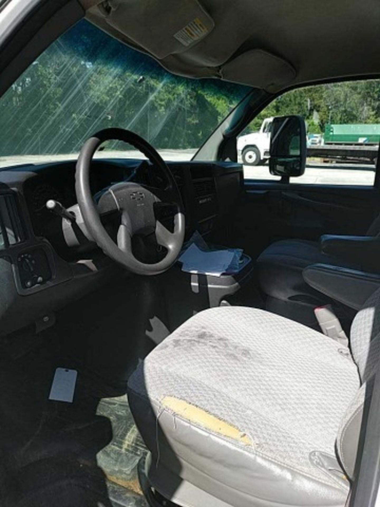 2006 Chevrolet Express 3500 - Image 9 of 15