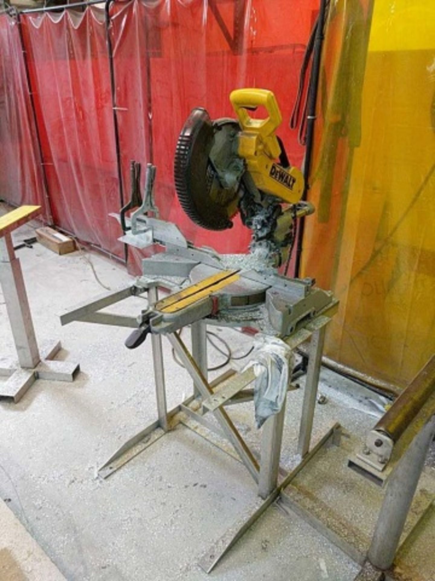 Dewalt DW718 Miter Saw