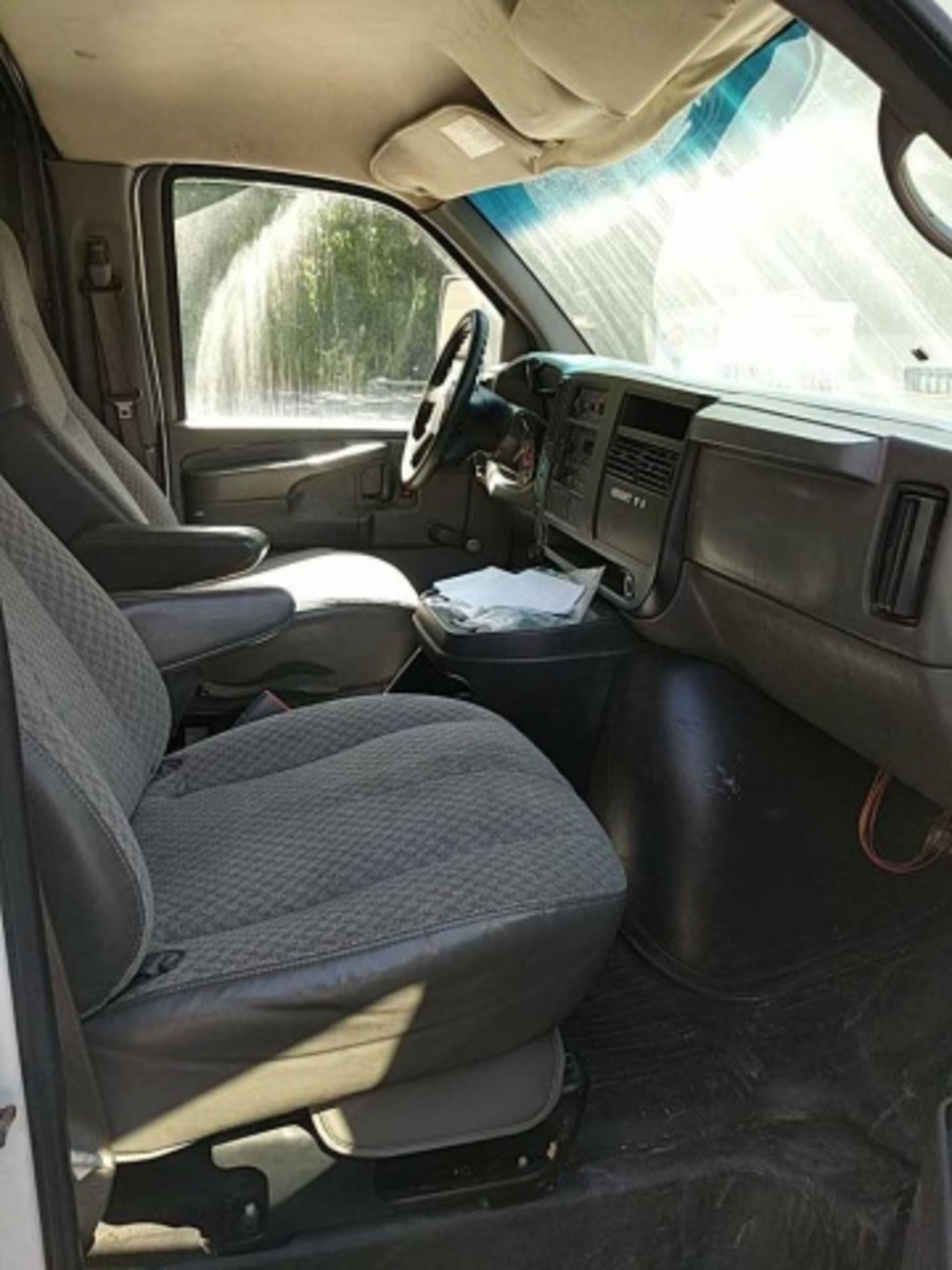 2006 Chevrolet Express 3500 - Image 8 of 15