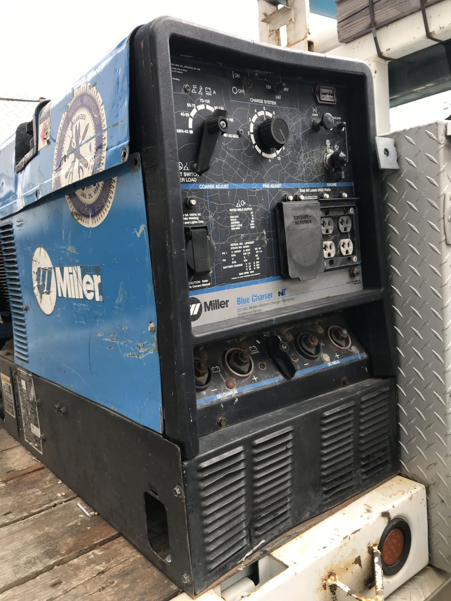 Miller Blue Charger NT DC Welder/Generator - Image 5 of 6