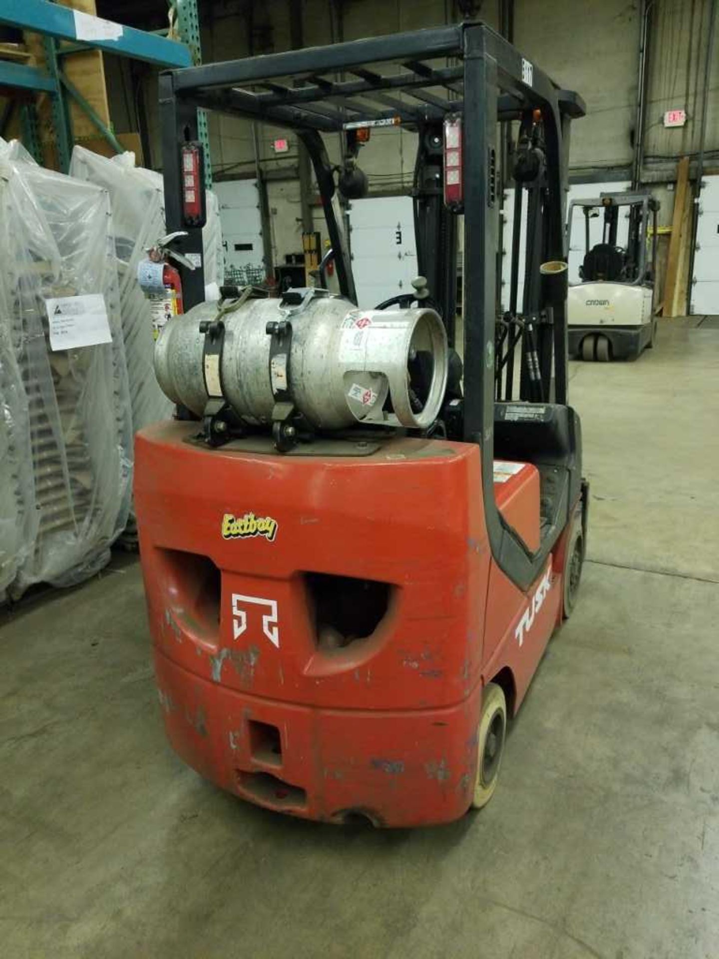 Tusk Propane Forklift, Model 350 CGH-20. 3 stage with side shifter. 6141 hours. *Can only be removed - Image 4 of 5