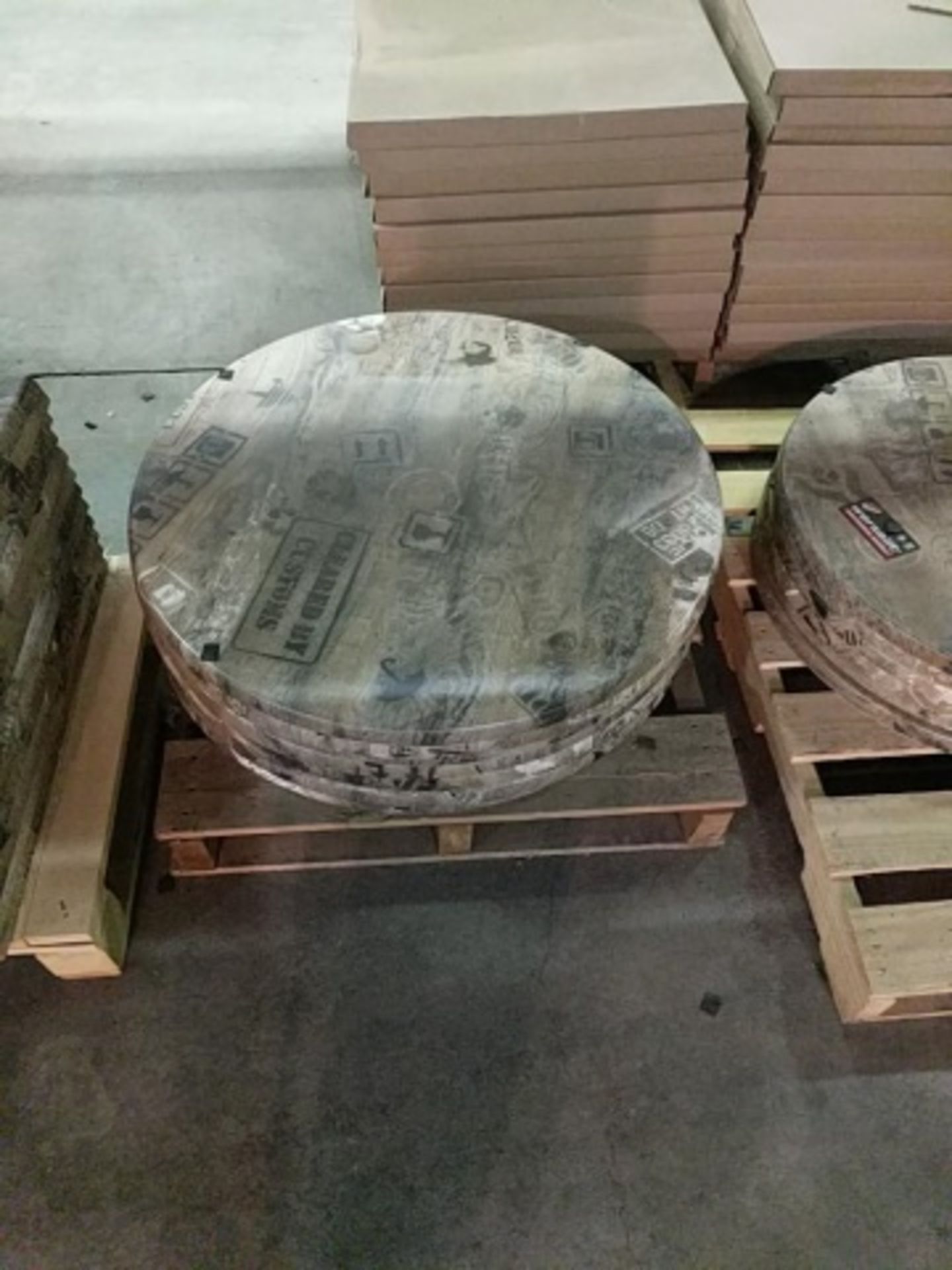 Ex Works Werzalit Table Top 28" round 6 pcs 32" round 8 pcs 24" square 11pcs Total 25 - Image 4 of 5