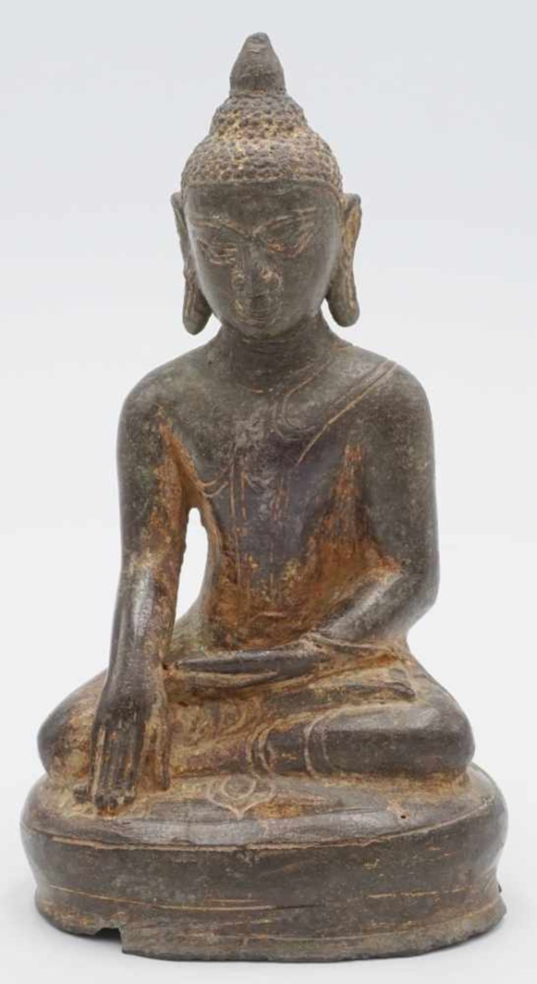 Sitzender Buddha Maravijaya, Burma, 17./18. Jh.Bronze, Buddha auf einfachen Sockel mit