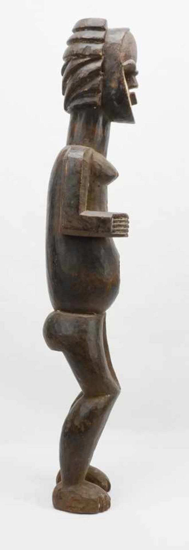 Tsogo (Mitsogho) Figur, Gabun, 20. Jh.Holz, stehende, weibliche Figur, angewinkelte Arme und - Image 3 of 5