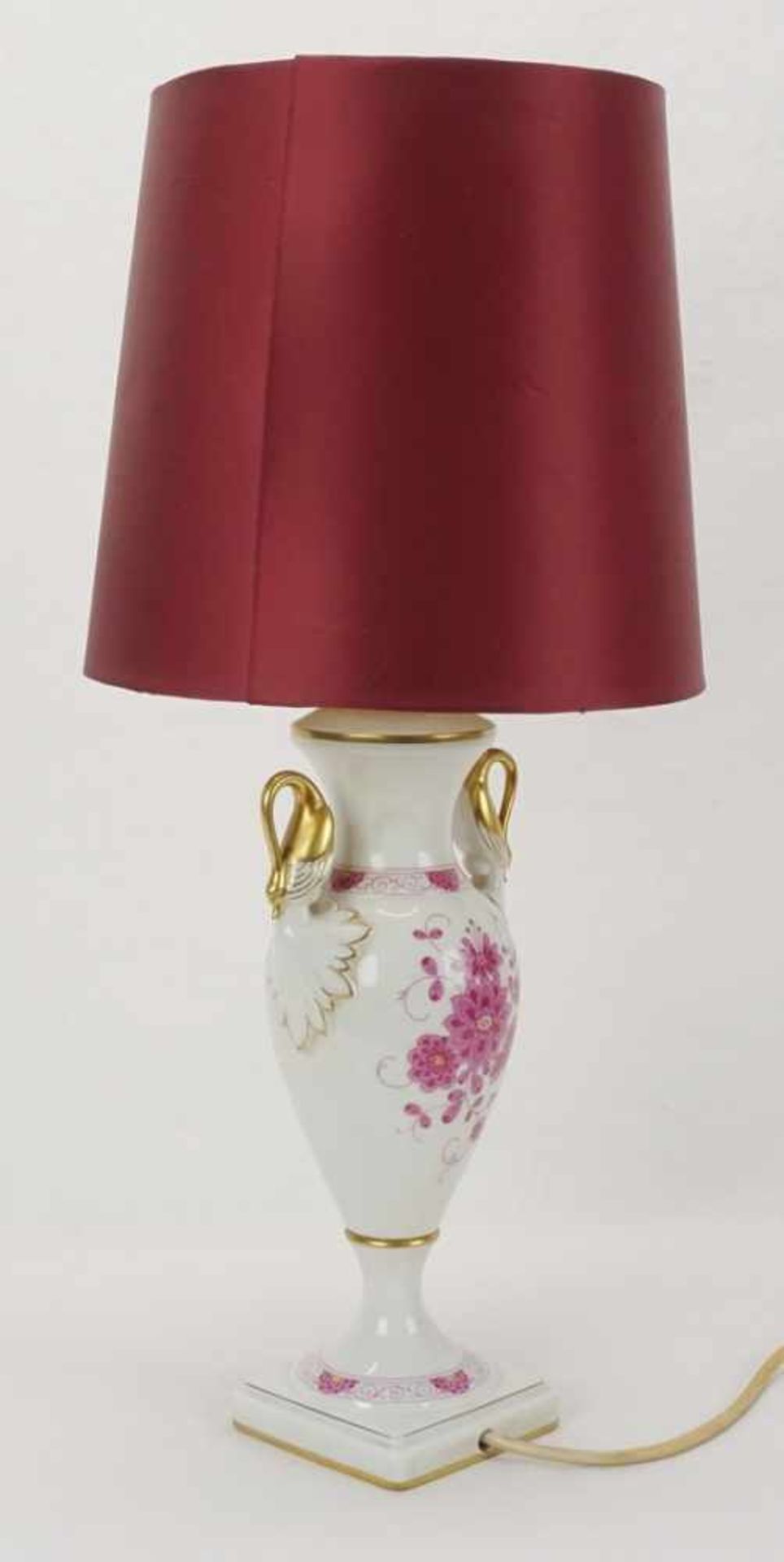 Kaiser Porzellan Tischlampe, 20. Jh.Porzellan, im Boden gemarkt, Korpus in Form einer Henkelvase mit - Image 2 of 3