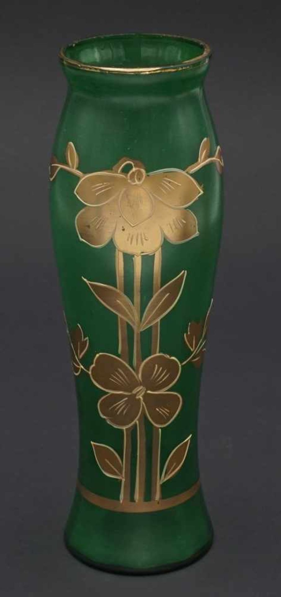Drei Glasvasen1) Kristallglas, reich verschliffen, H. 12,5 cm 2) grün, goldene, florale - Image 3 of 4