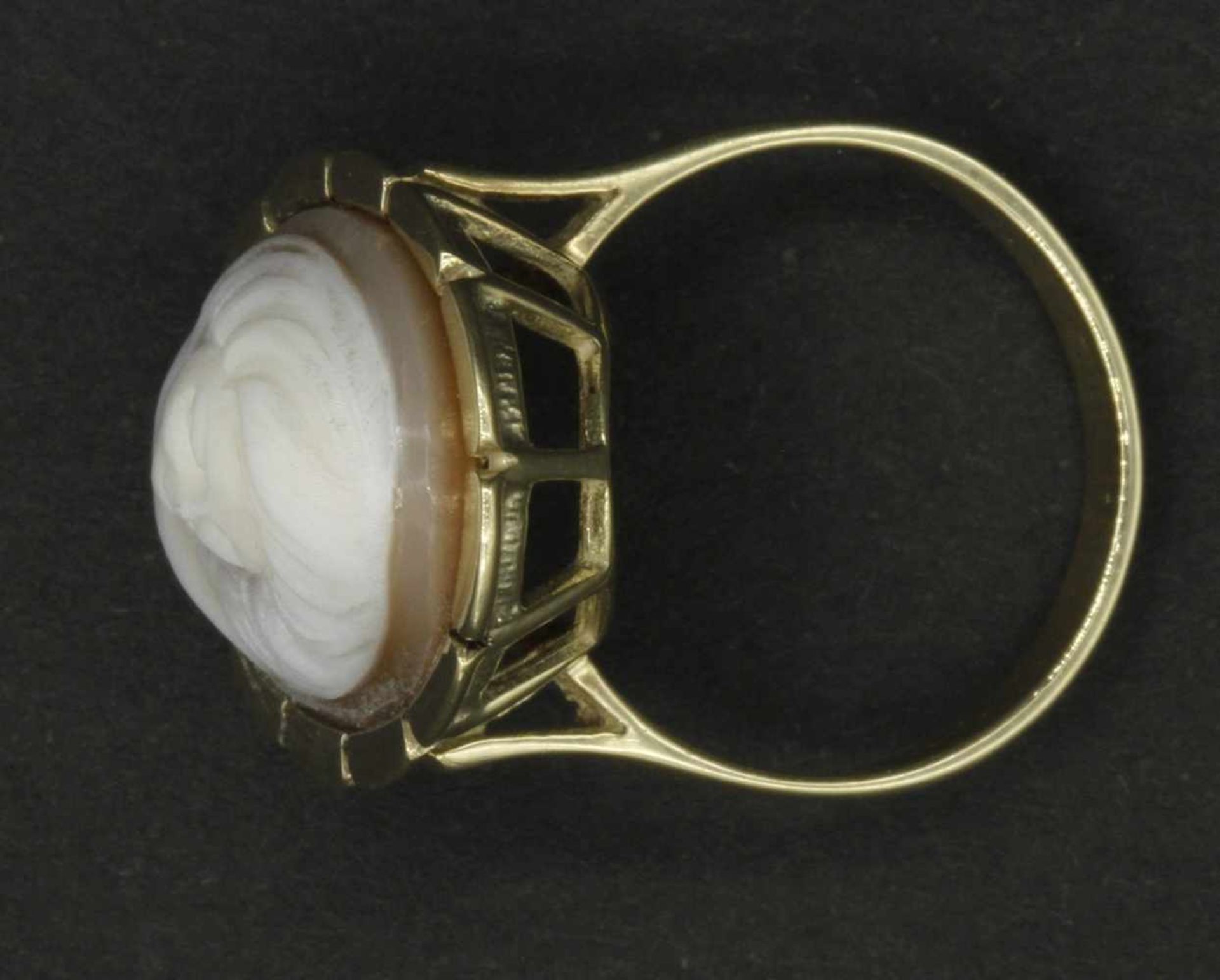 Gold-Ring mit Gemme585/- Gelbgold, Muschel-Gemme bzw. Kamee Zargenfassung, Portrait einer jungen - Bild 2 aus 2