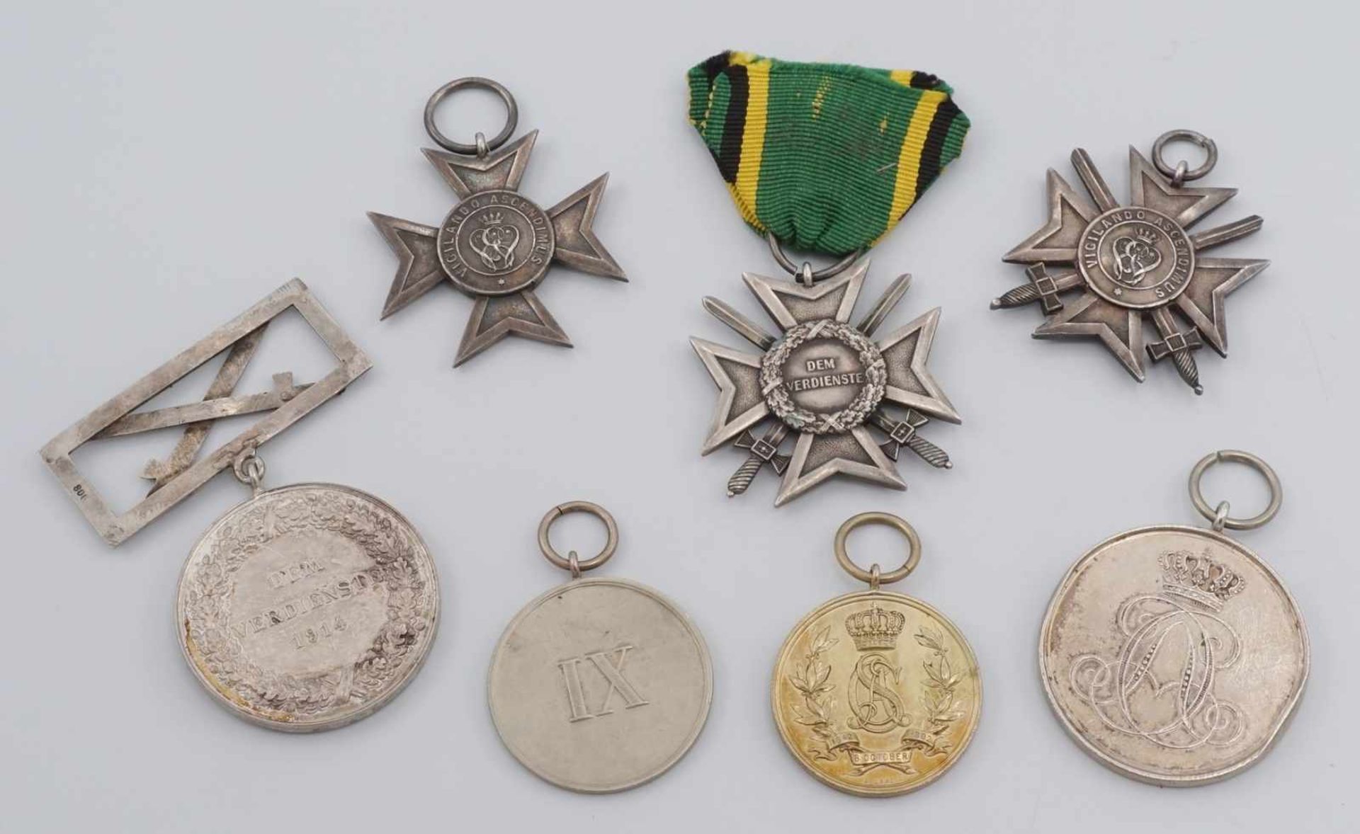 Sieben Orden / Medaillen Sachsen-WeimarErhaltungen meist schön bis sehr schön 1) Silbernes - Bild 2 aus 2